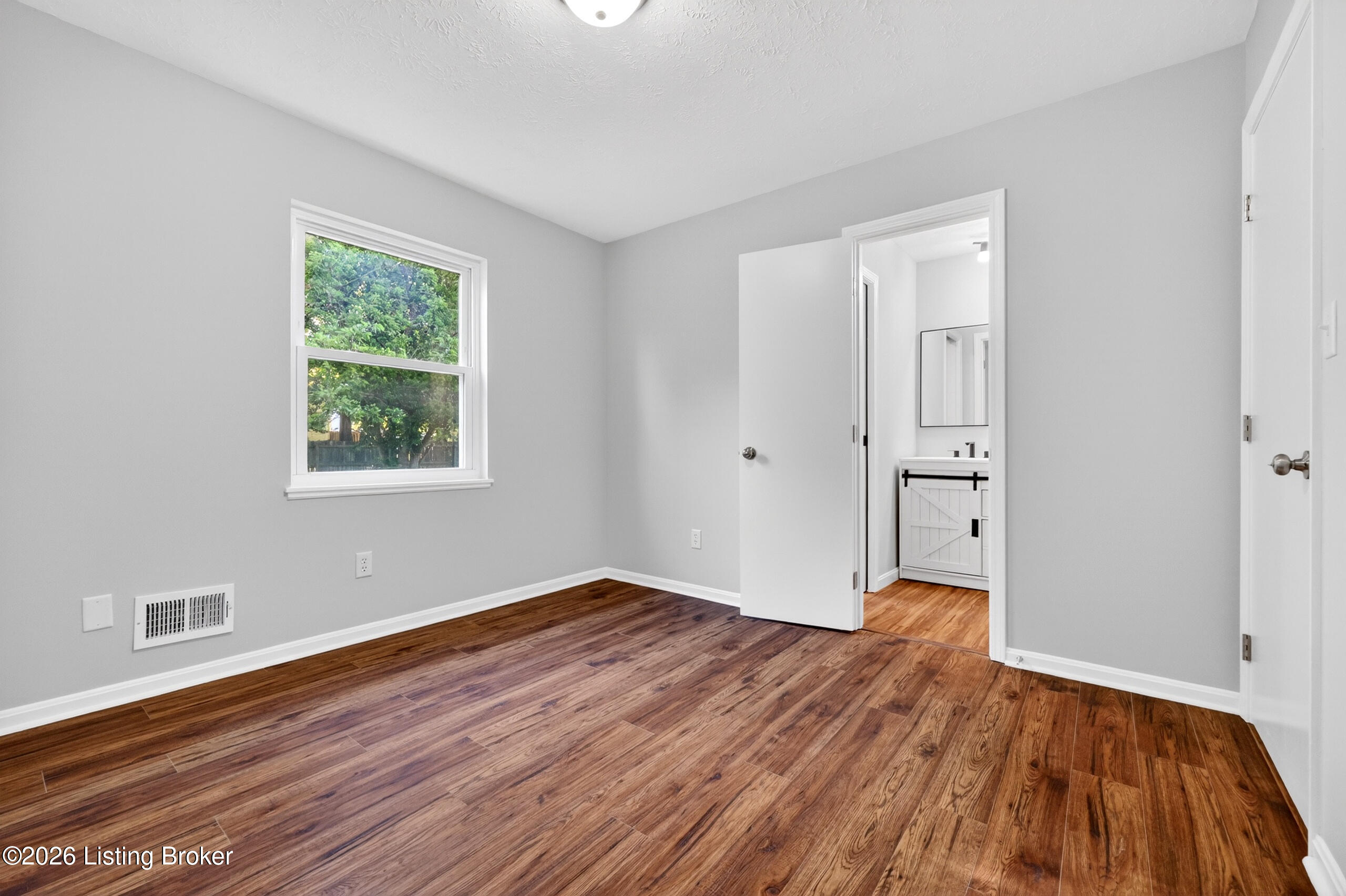 5905 Carmelwood Cir