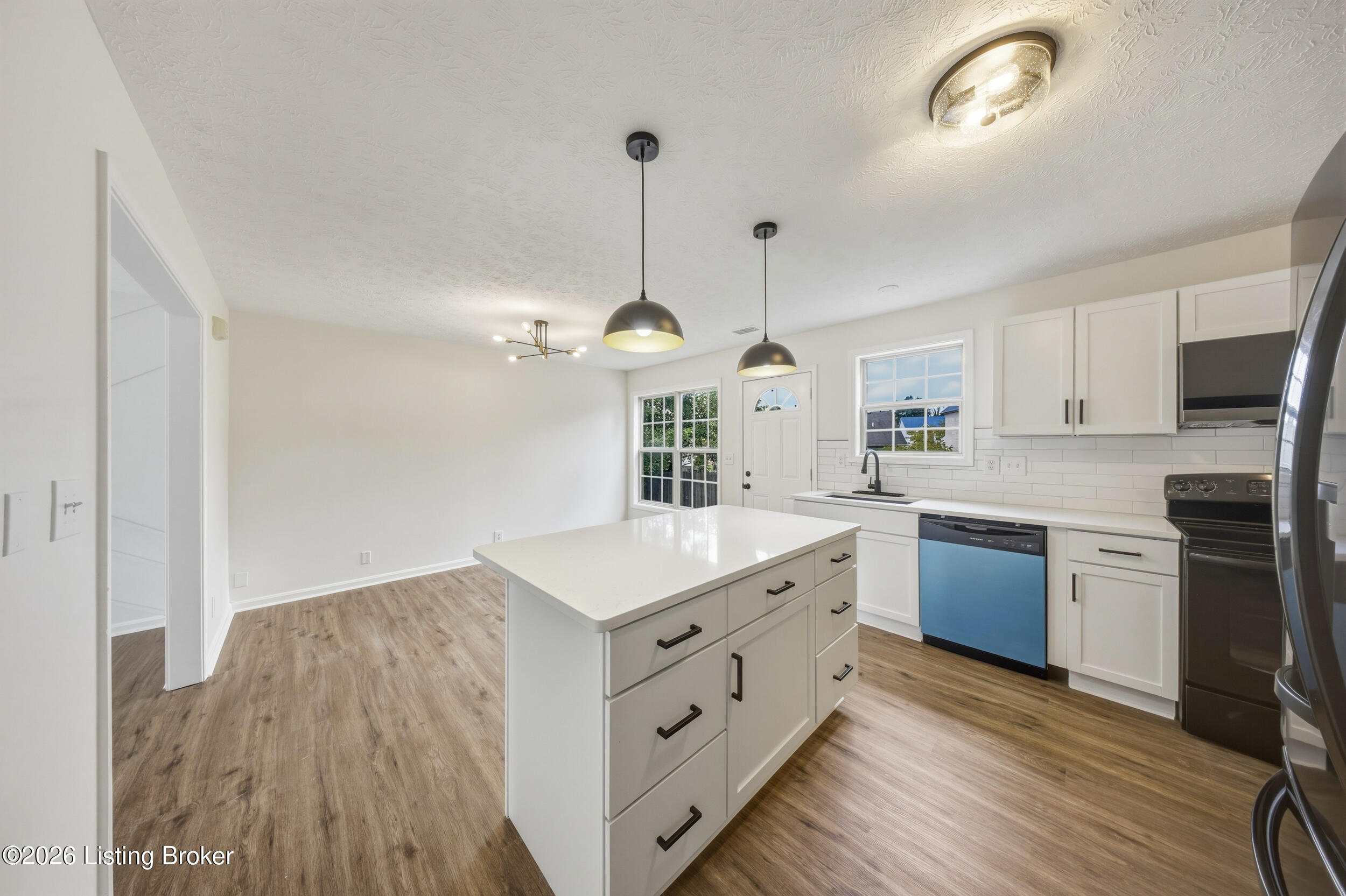 203 Taos Trail