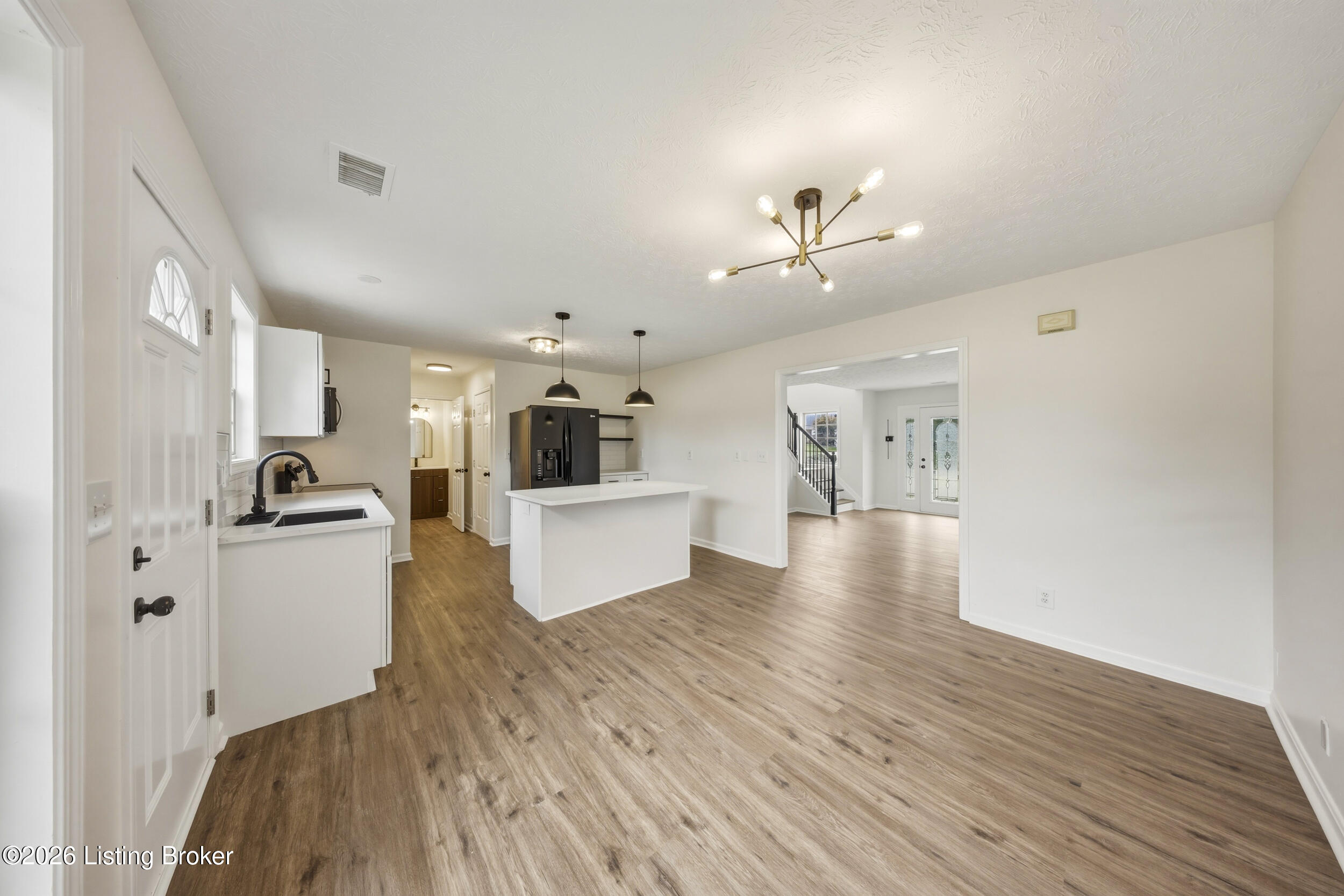 203 Taos Trail