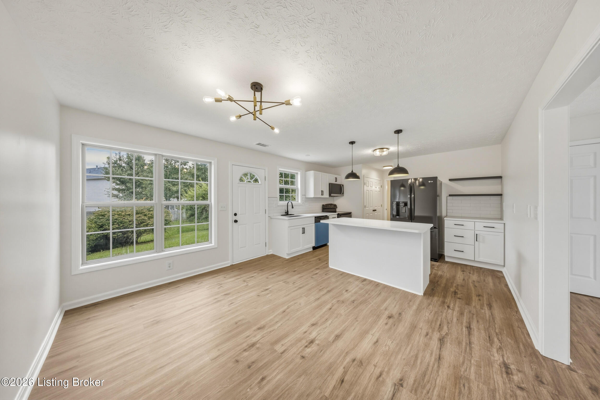 203 Taos Trail