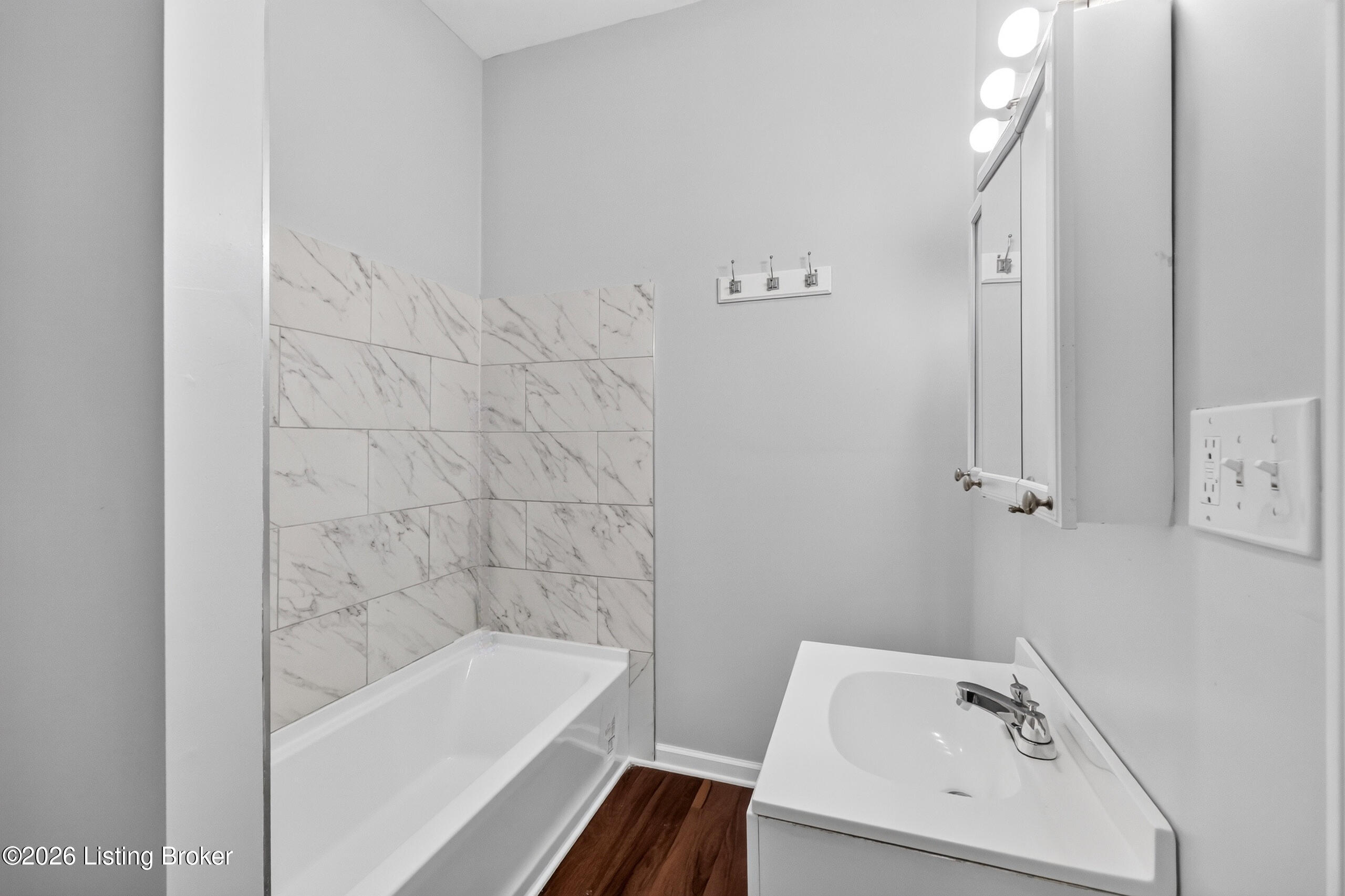 3009 Teakwood Cir