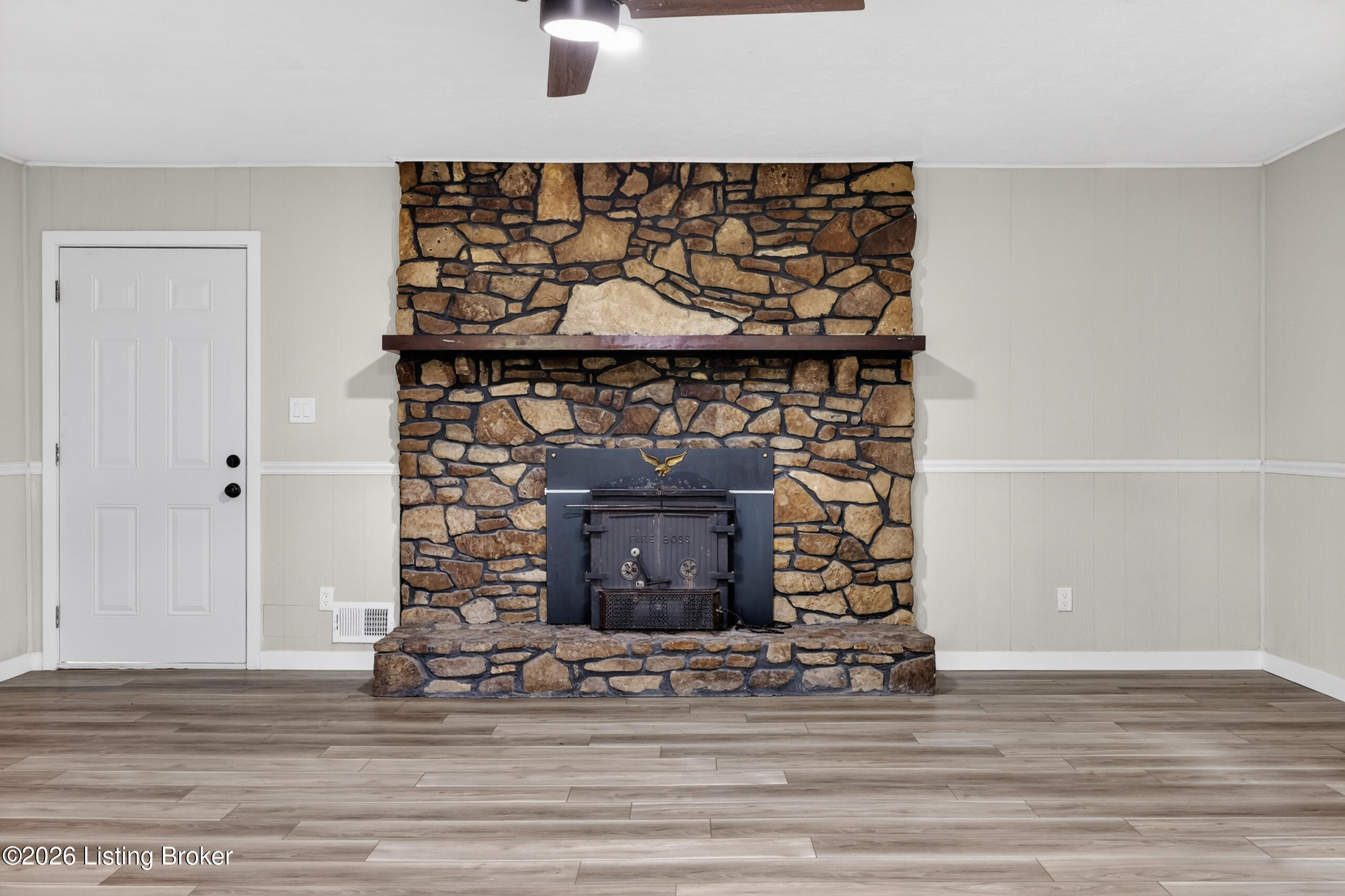 251 Colyer Ln