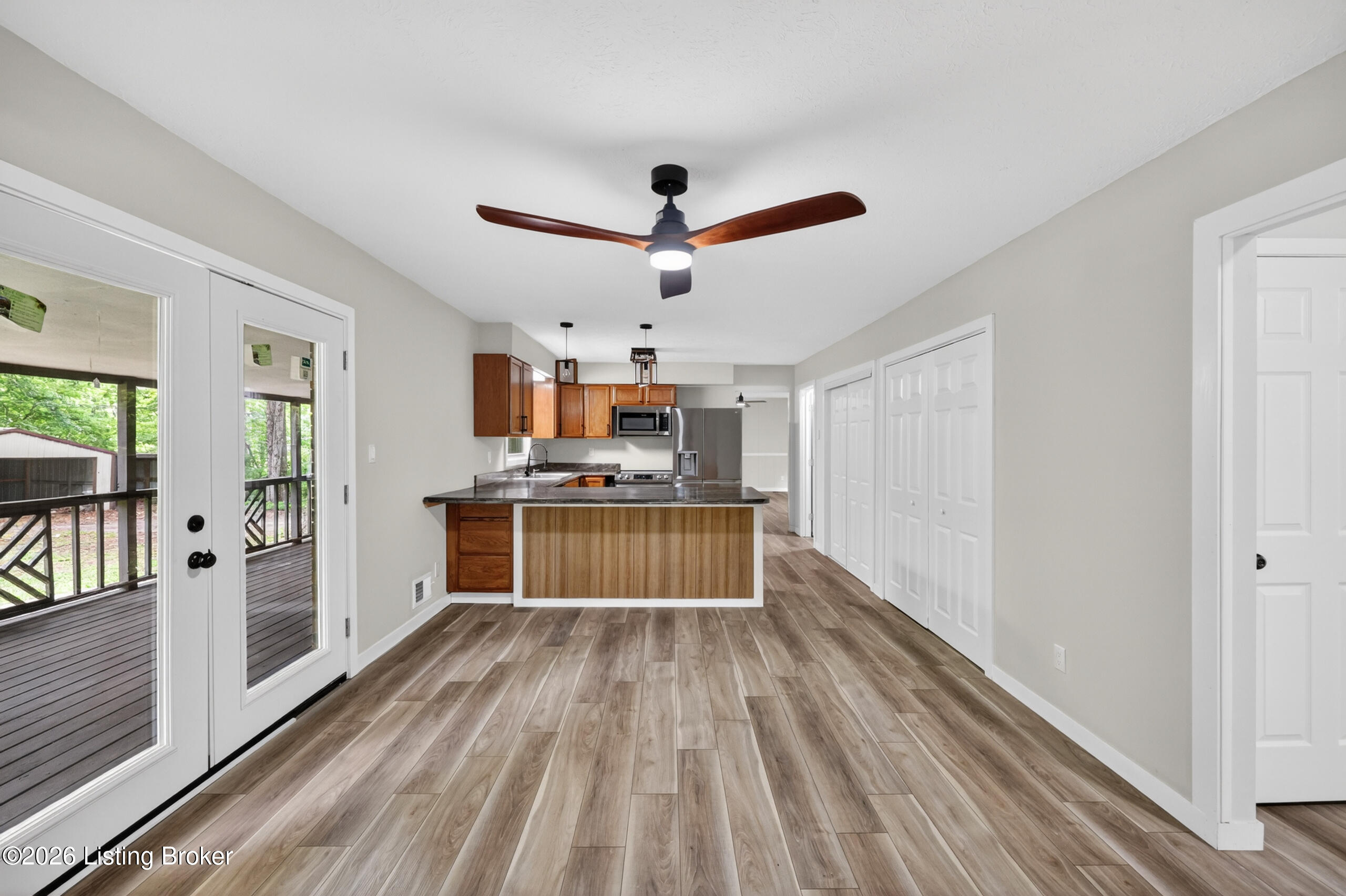 251 Colyer Ln