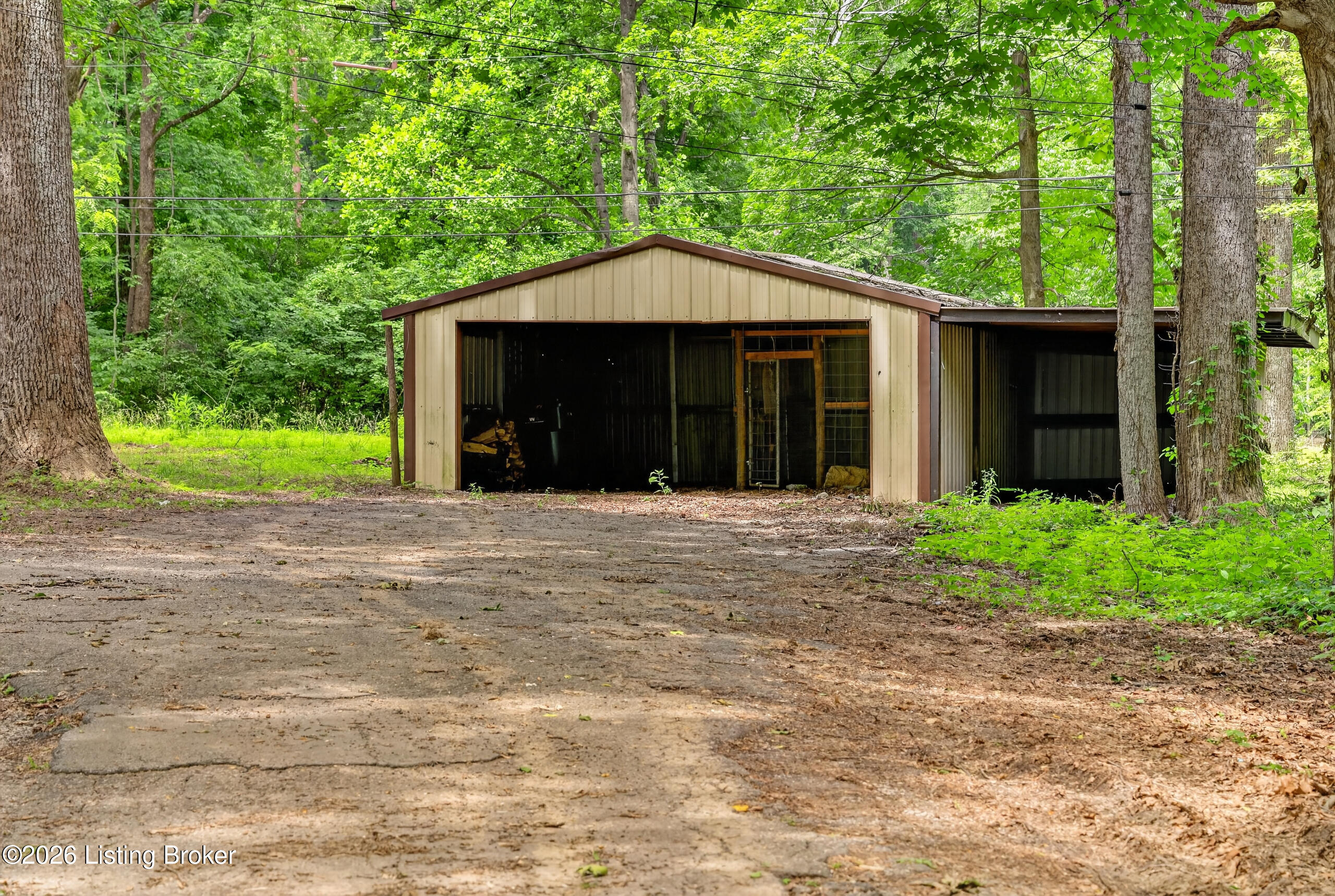 251 Colyer Ln