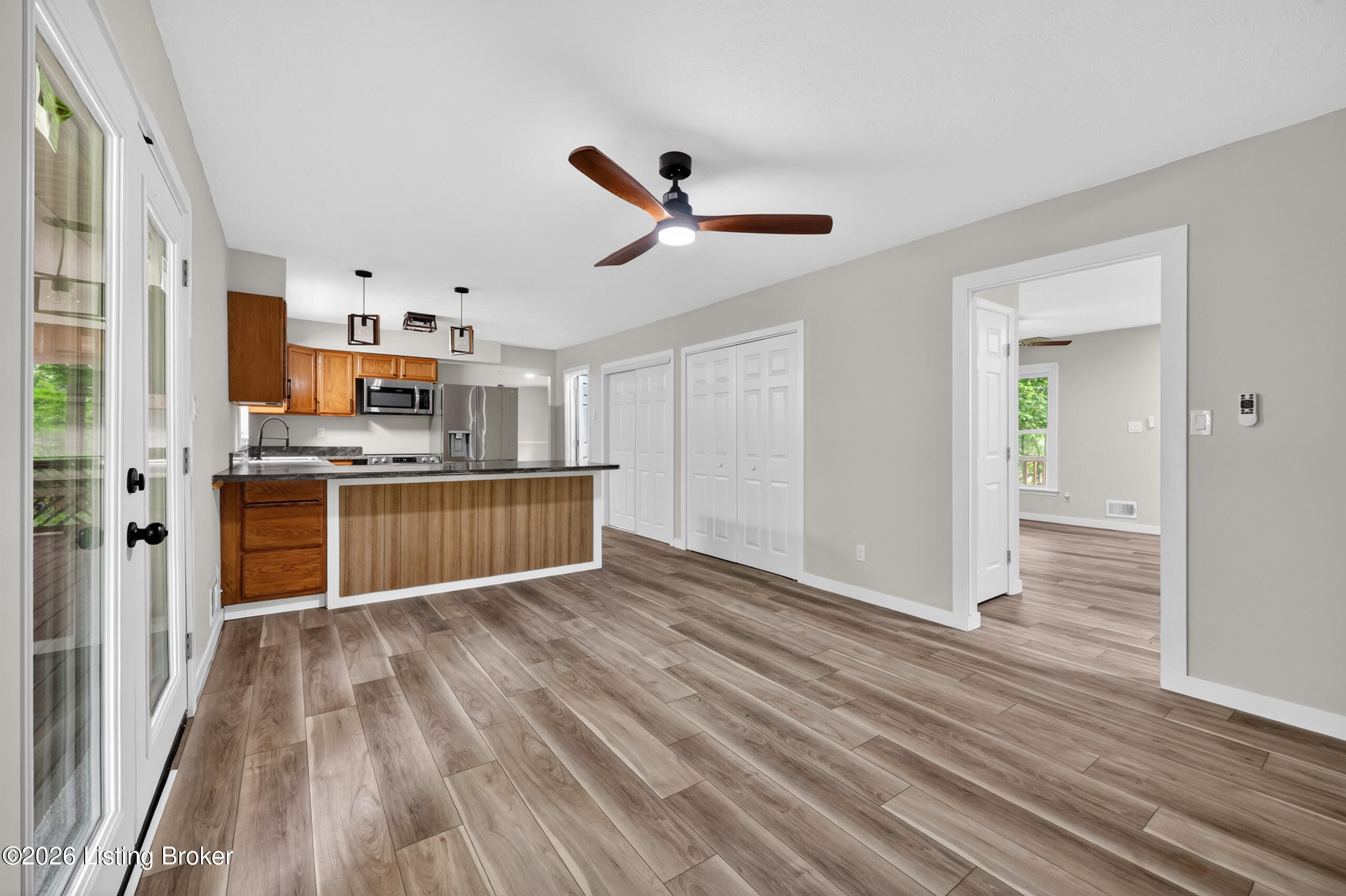251 Colyer Ln