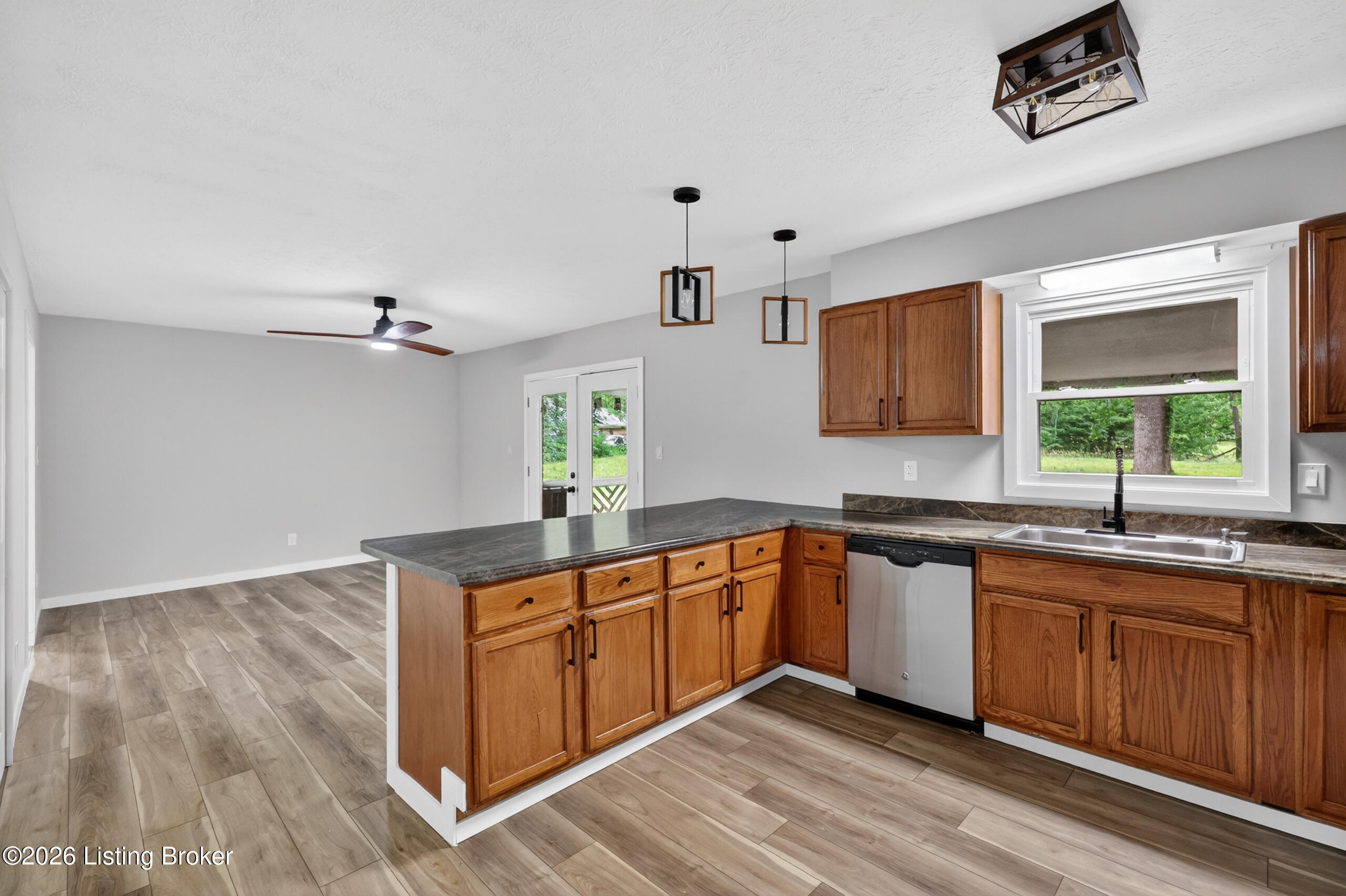 251 Colyer Ln
