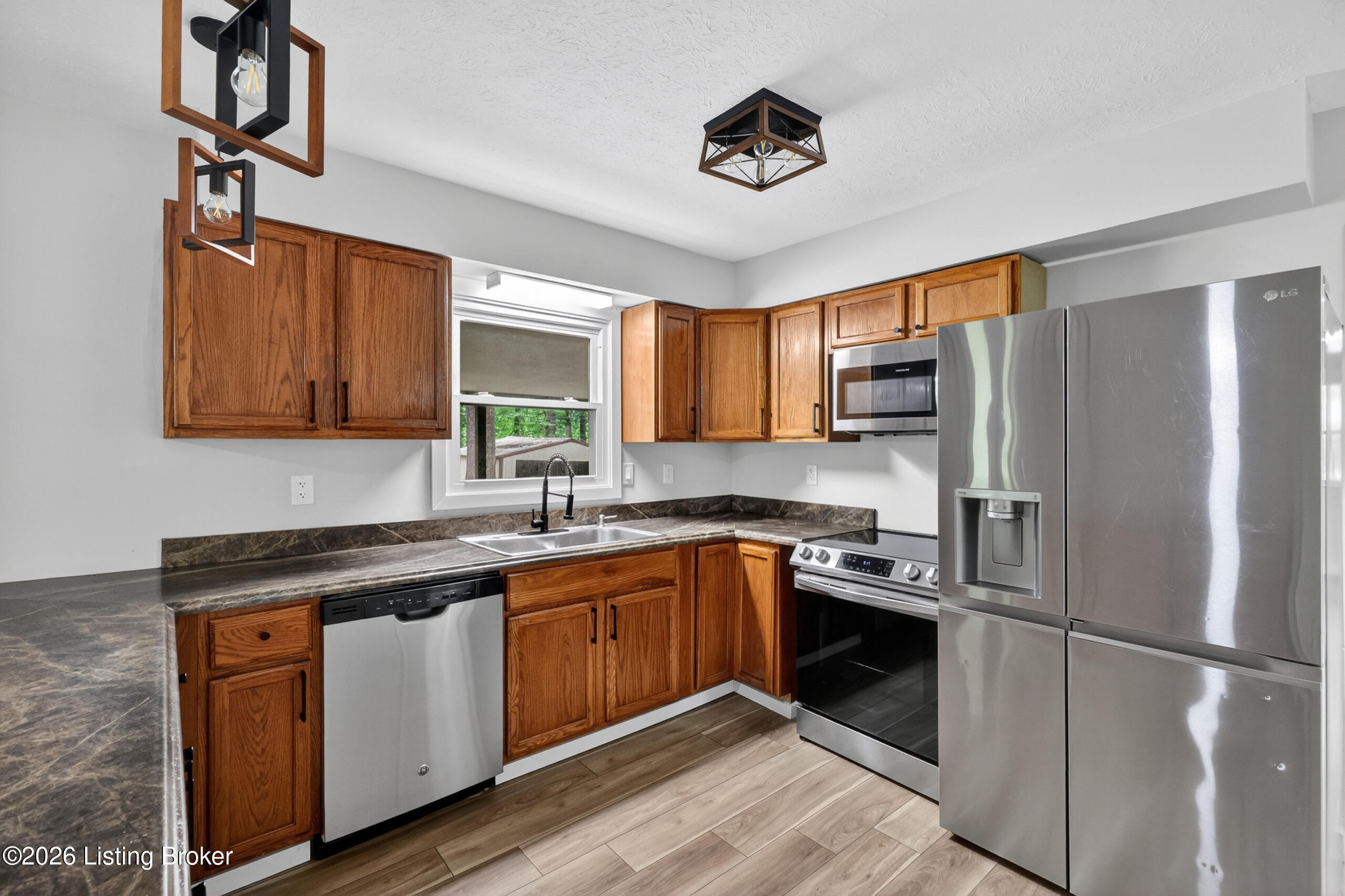 251 Colyer Ln