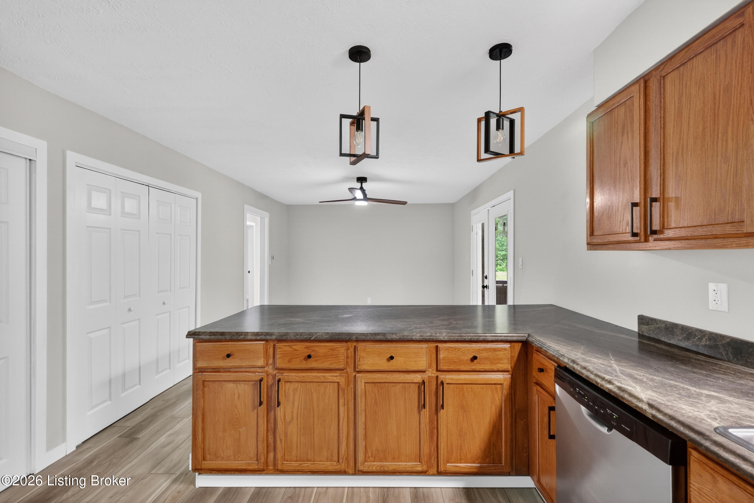 251 Colyer Ln