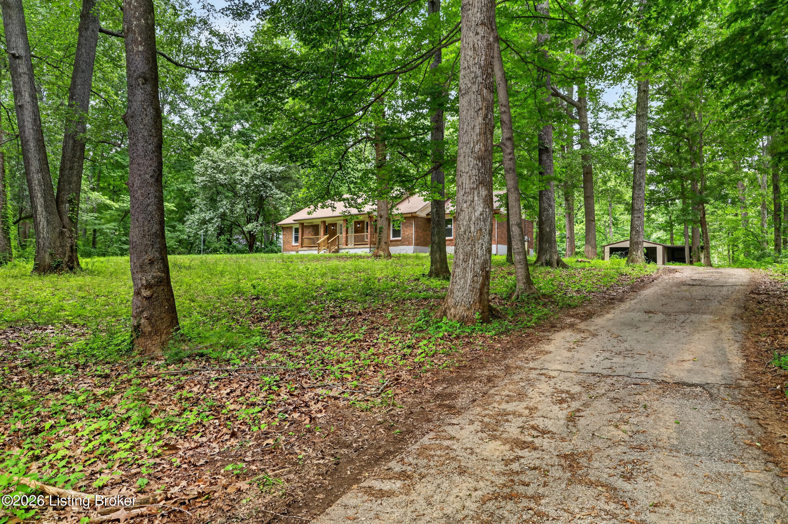 251 Colyer Ln