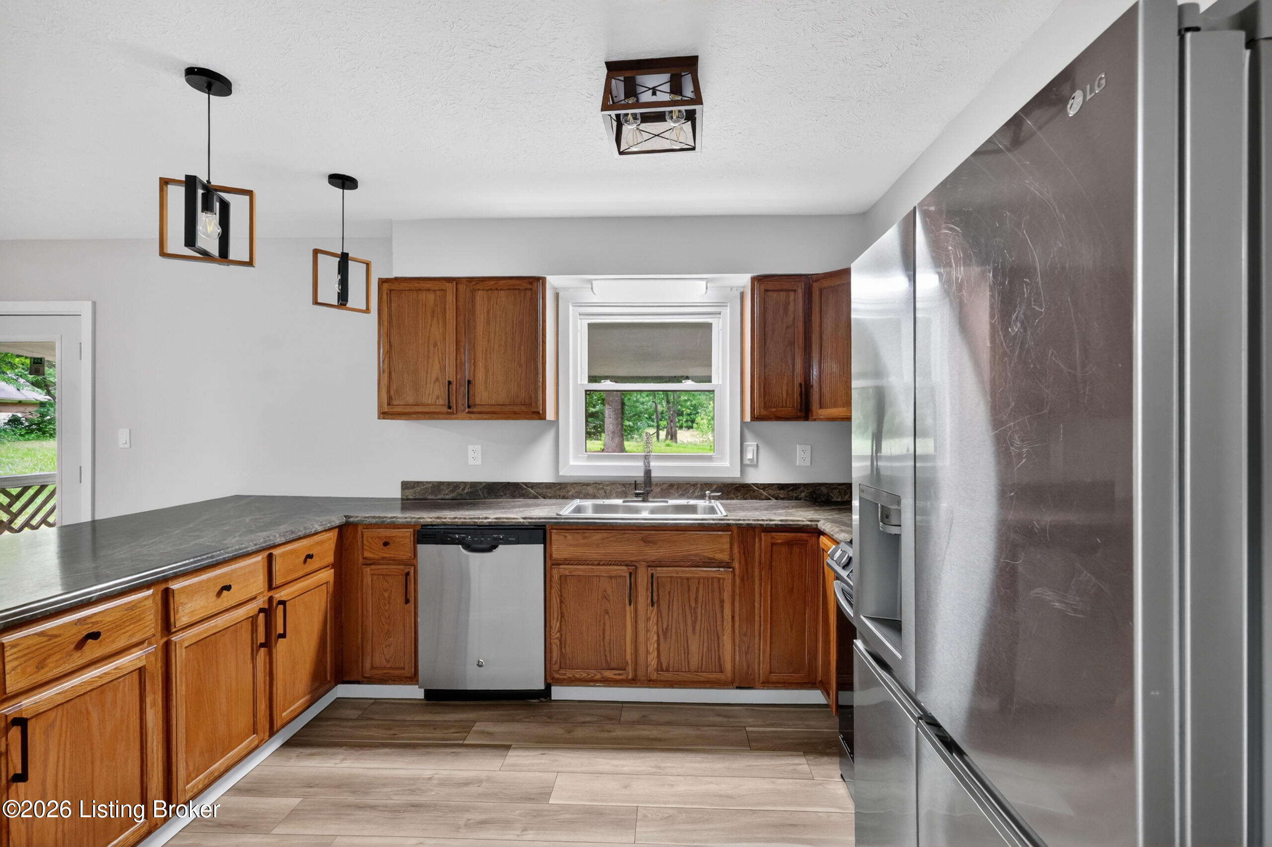 251 Colyer Ln