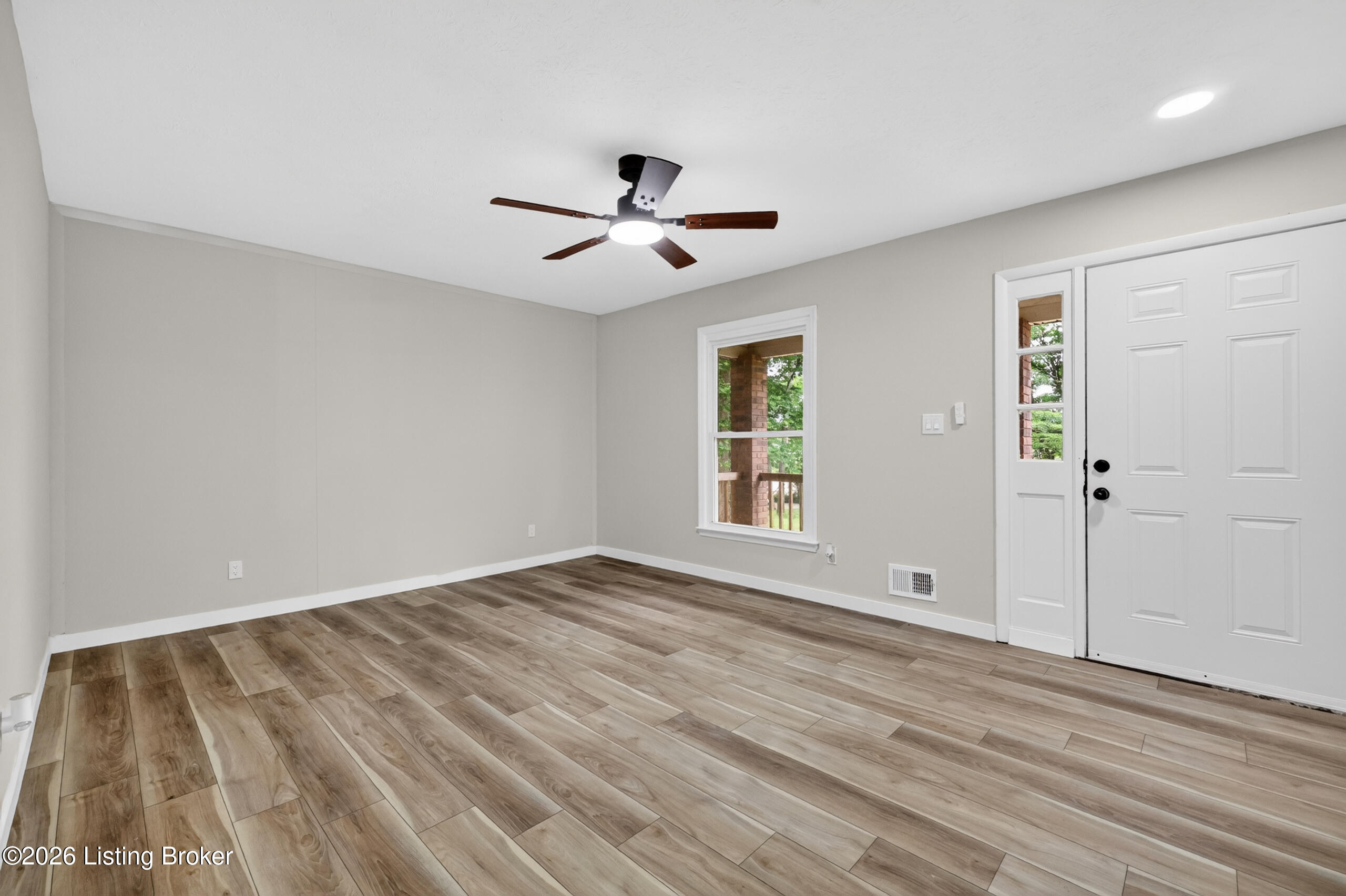 251 Colyer Ln
