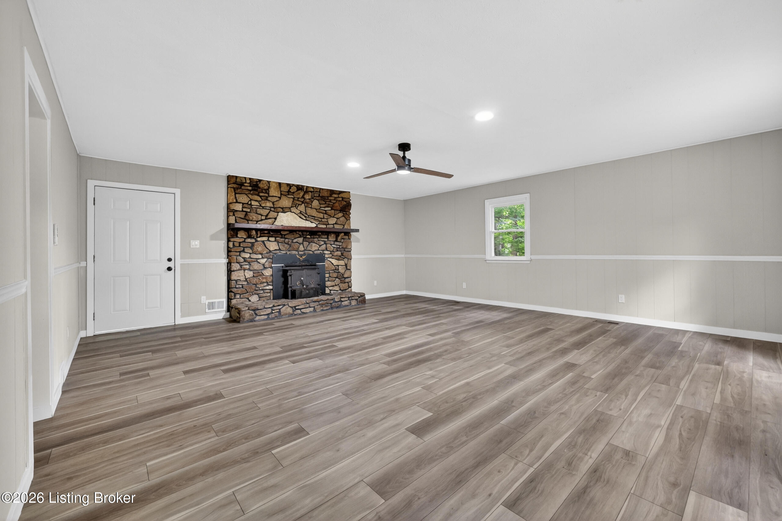 251 Colyer Ln