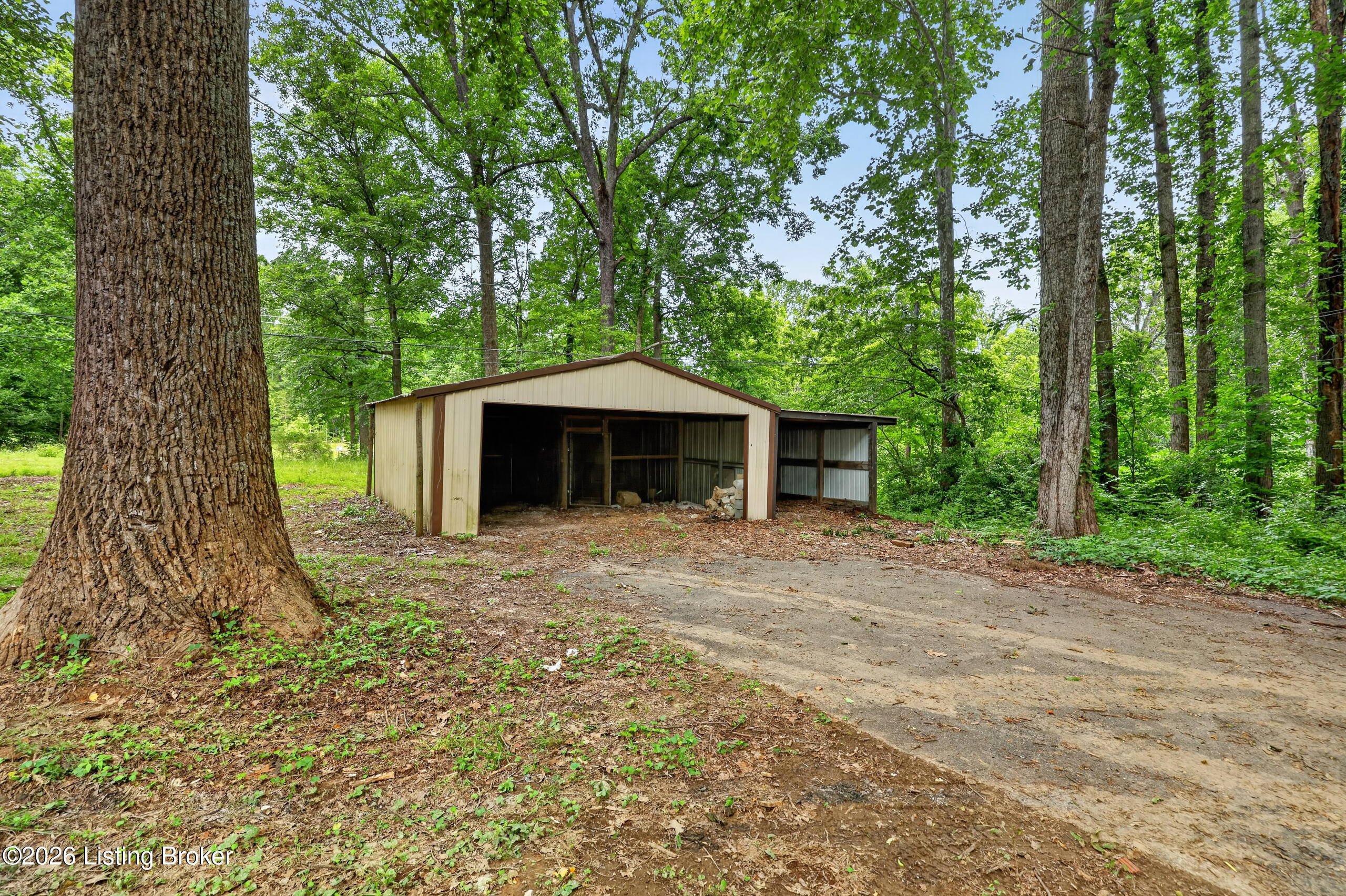 251 Colyer Ln