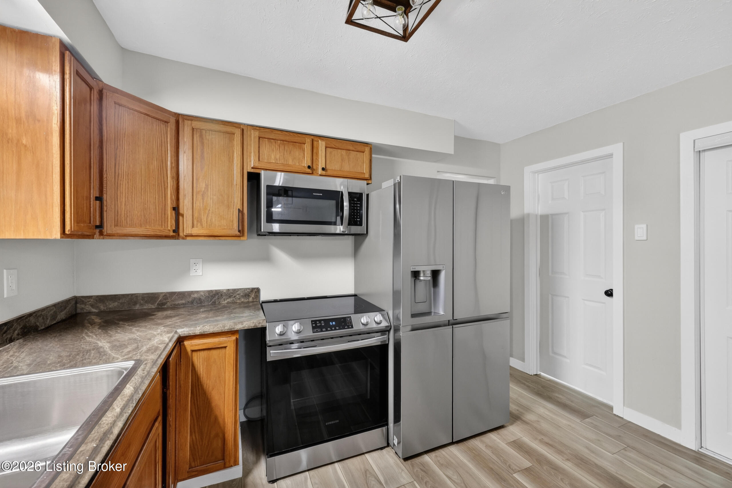 251 Colyer Ln