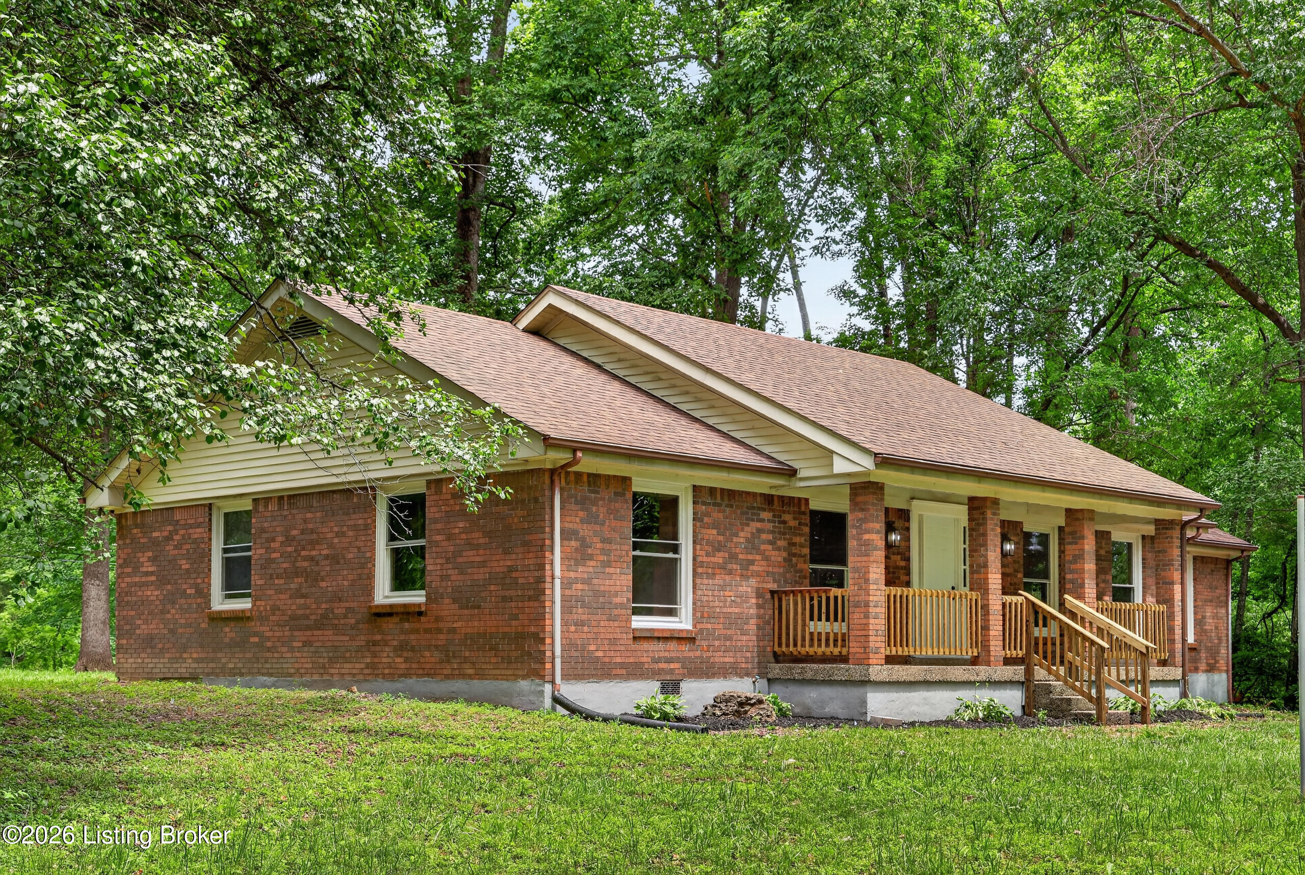 251 Colyer Ln