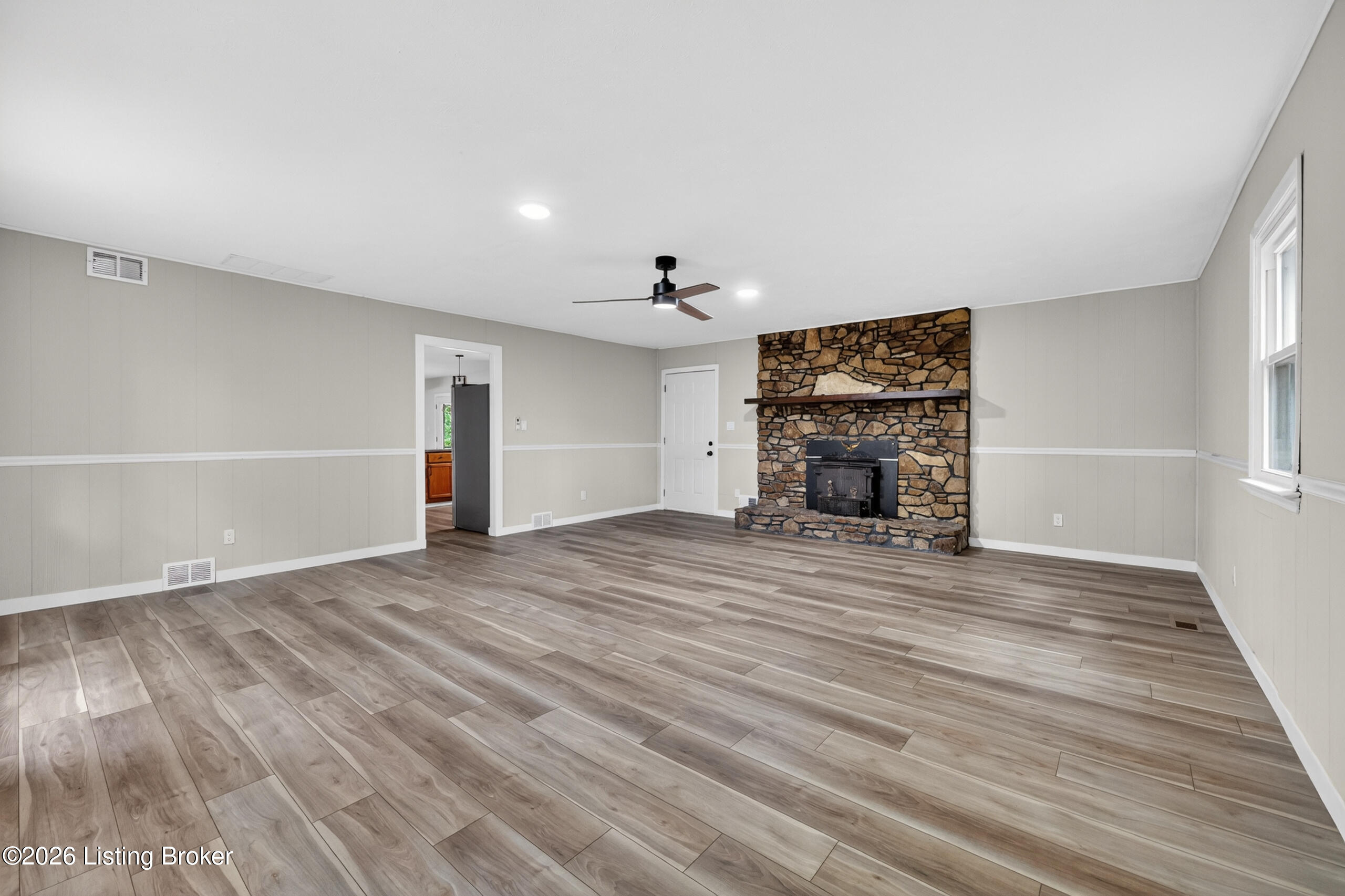 251 Colyer Ln