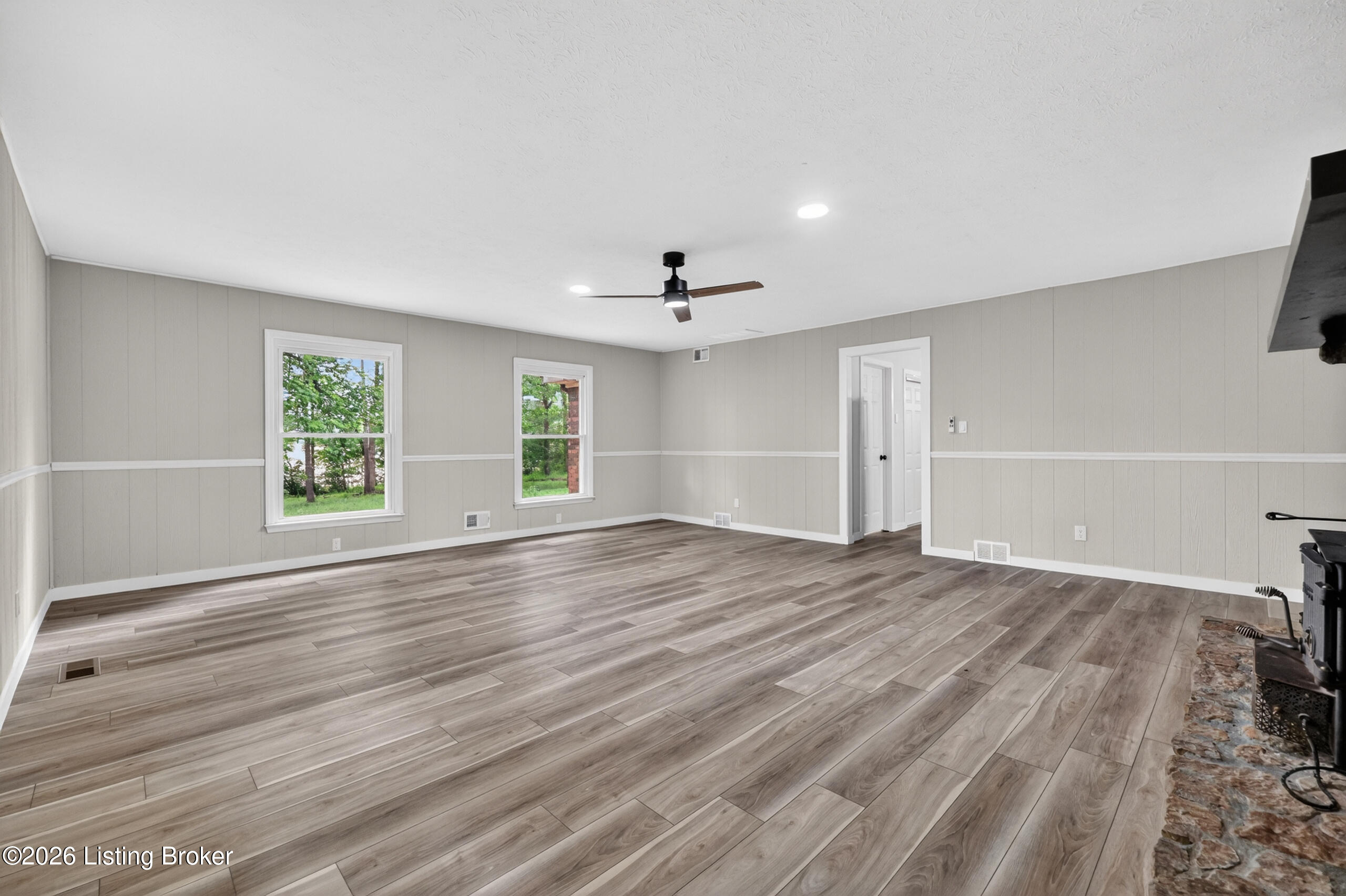 251 Colyer Ln