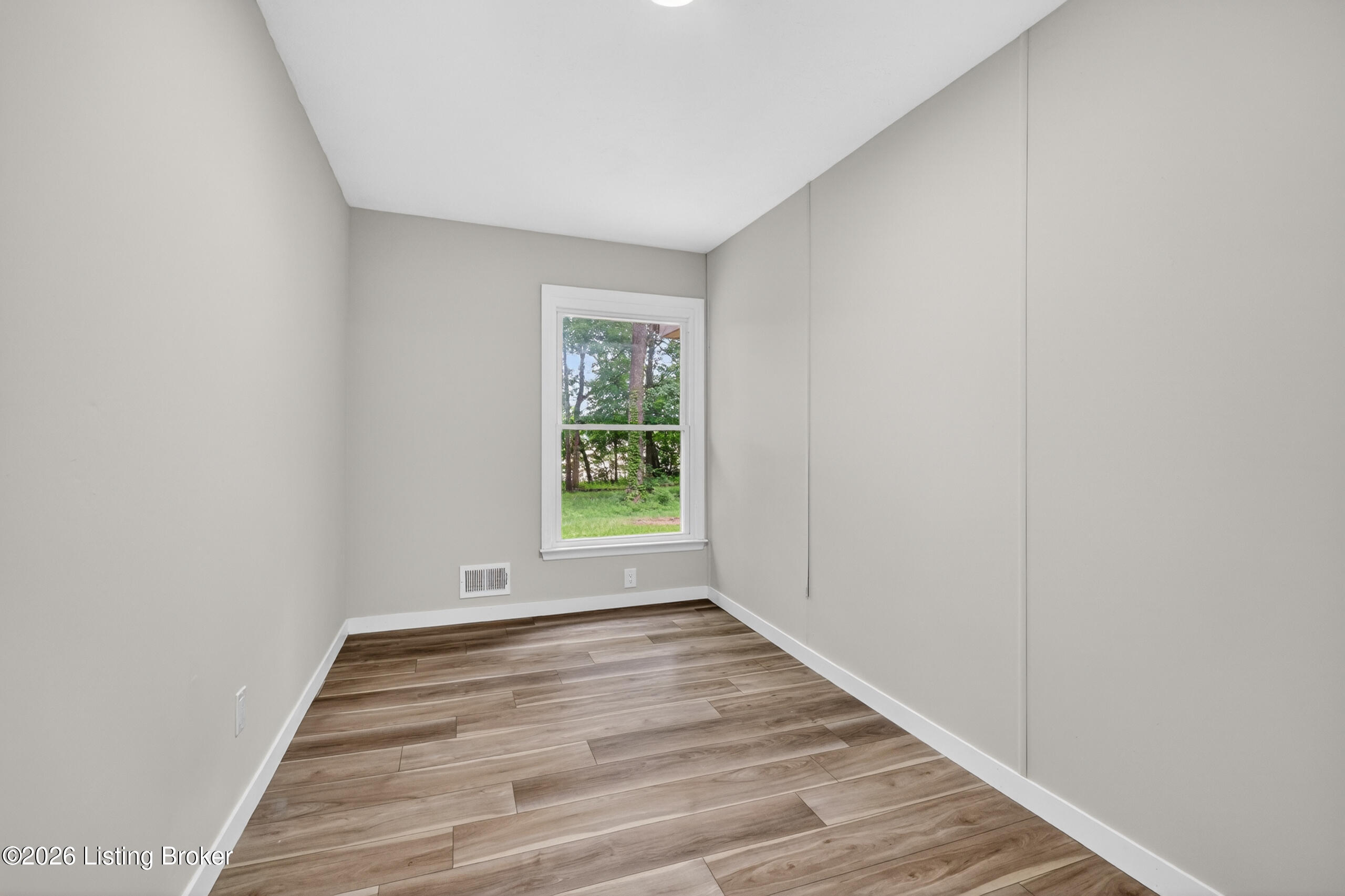 251 Colyer Ln