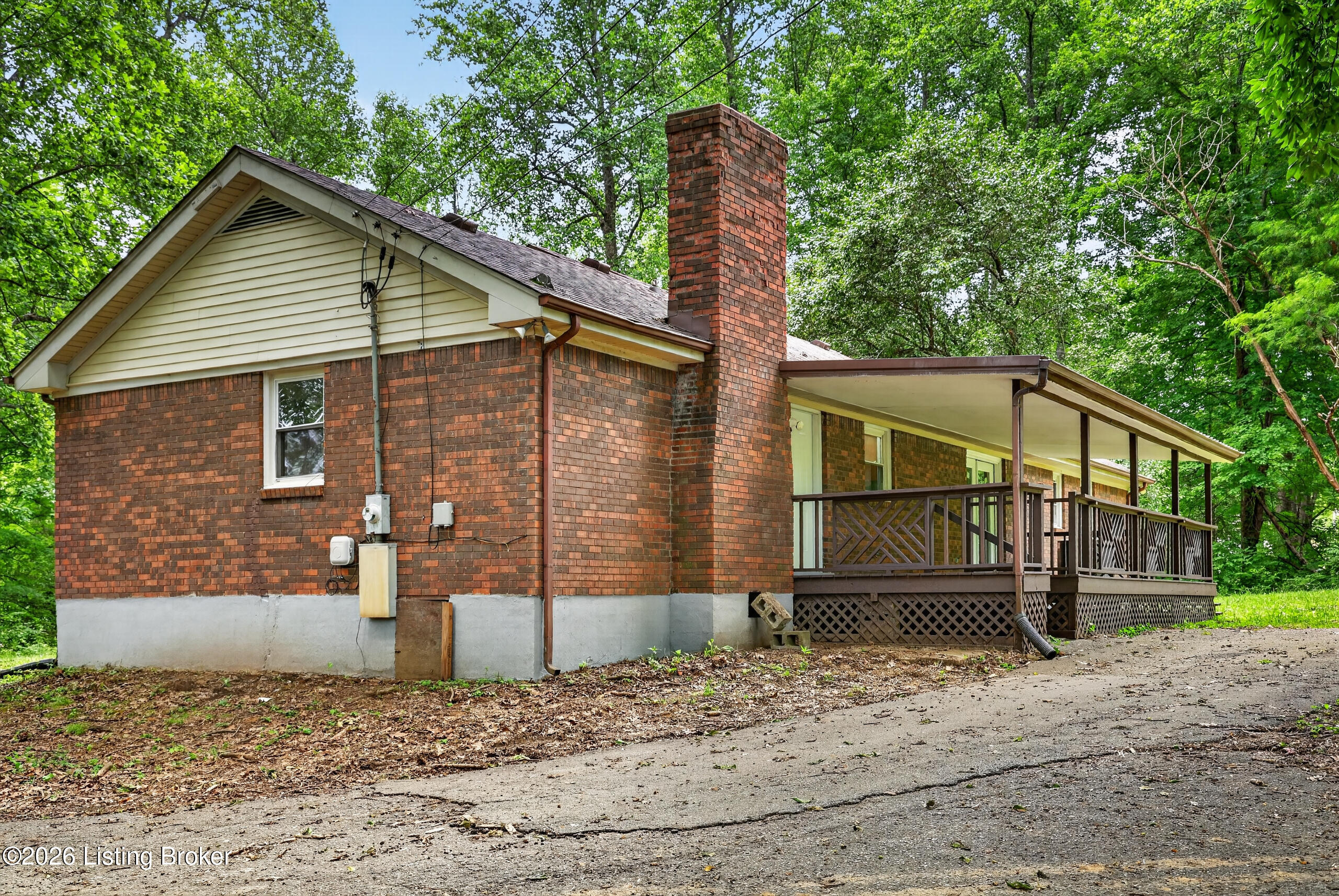 251 Colyer Ln