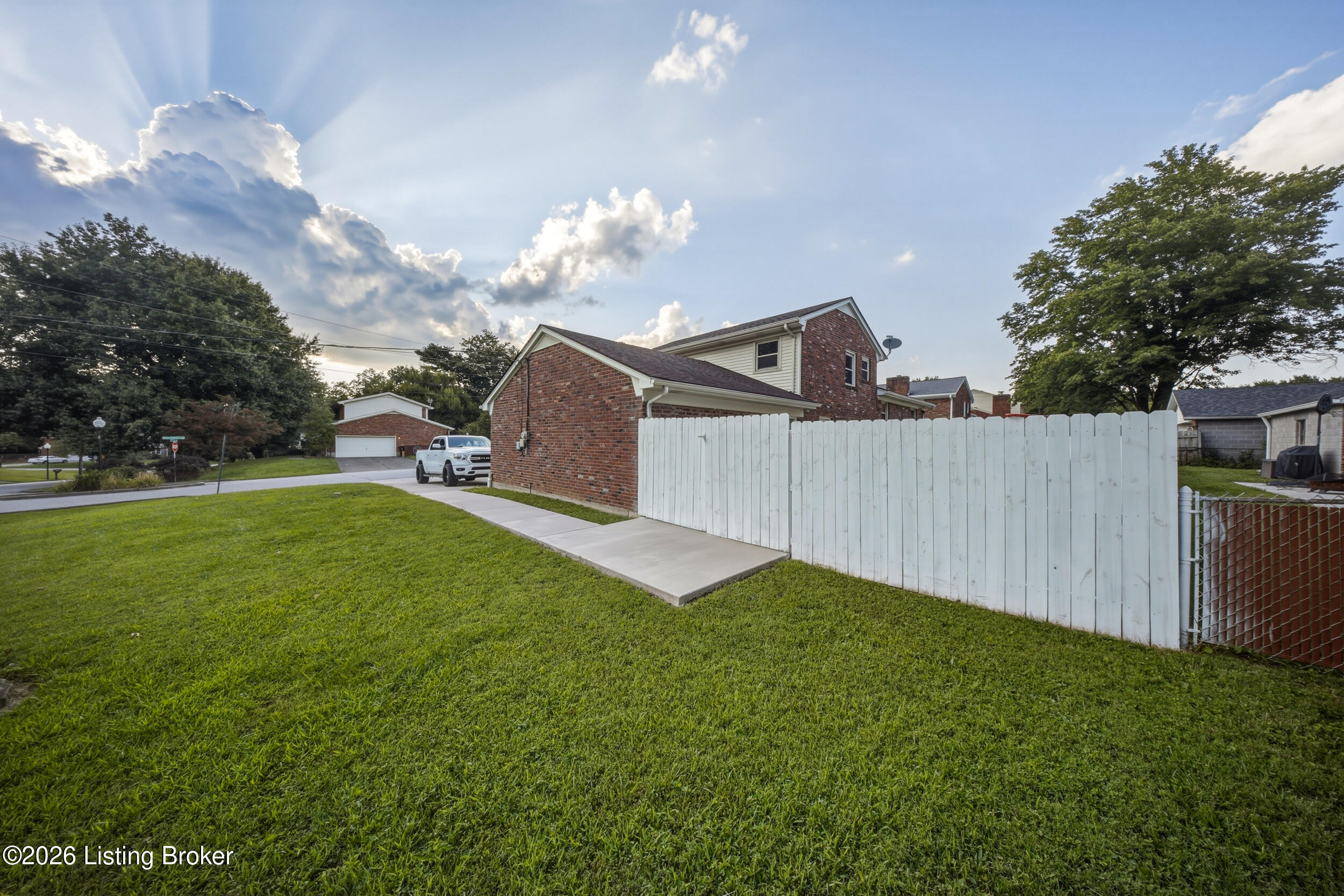 6913 Bellcrest Ct