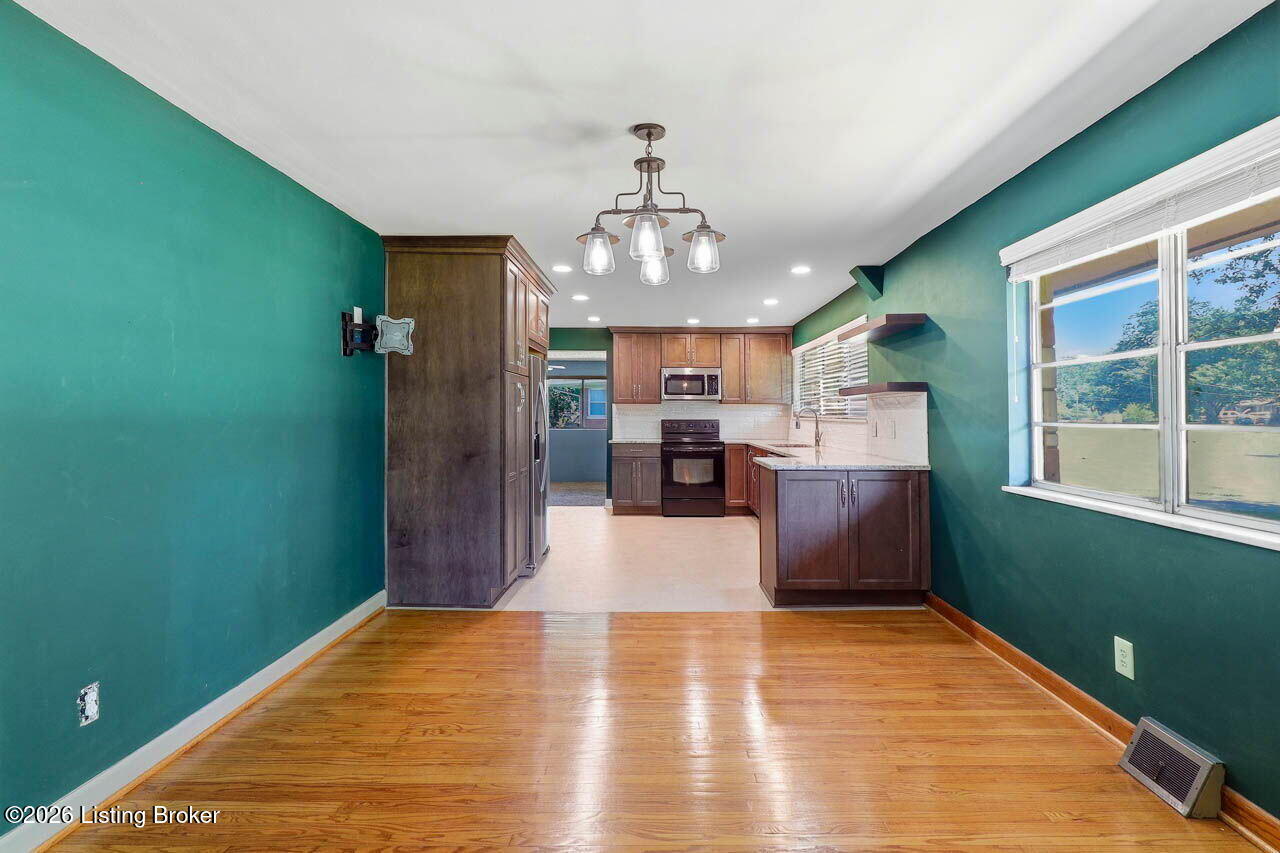 5739 Dorinda Dr