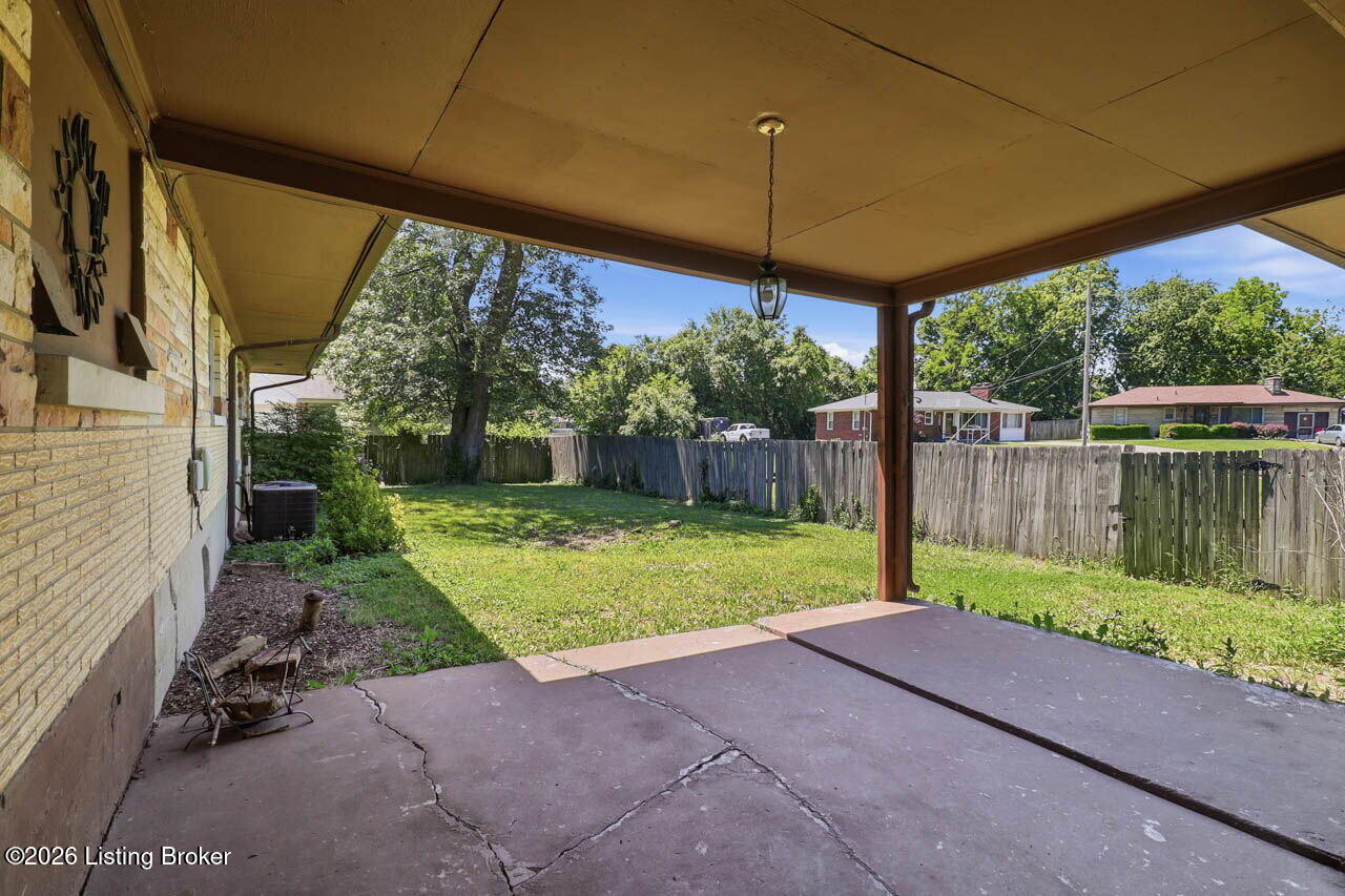 5739 Dorinda Dr