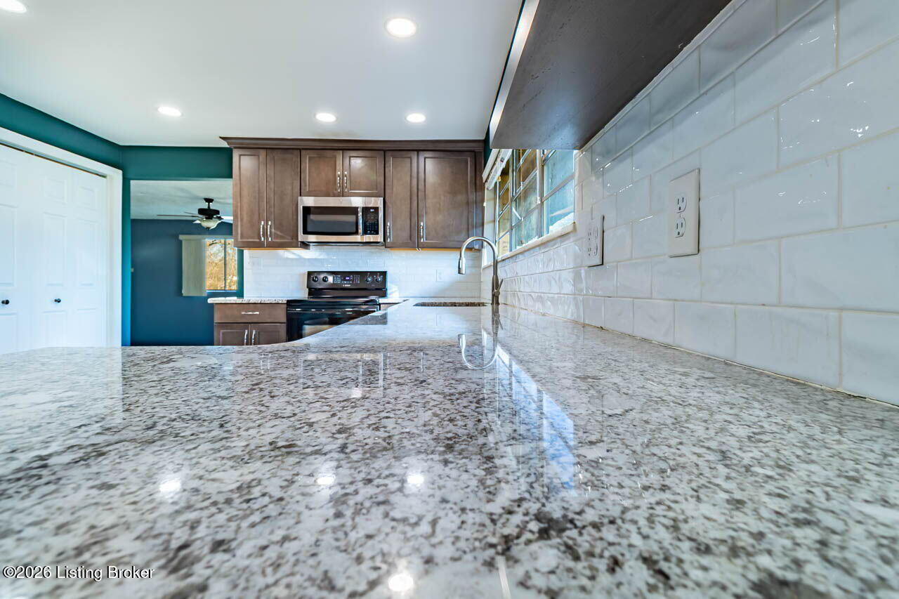 5739 Dorinda Dr