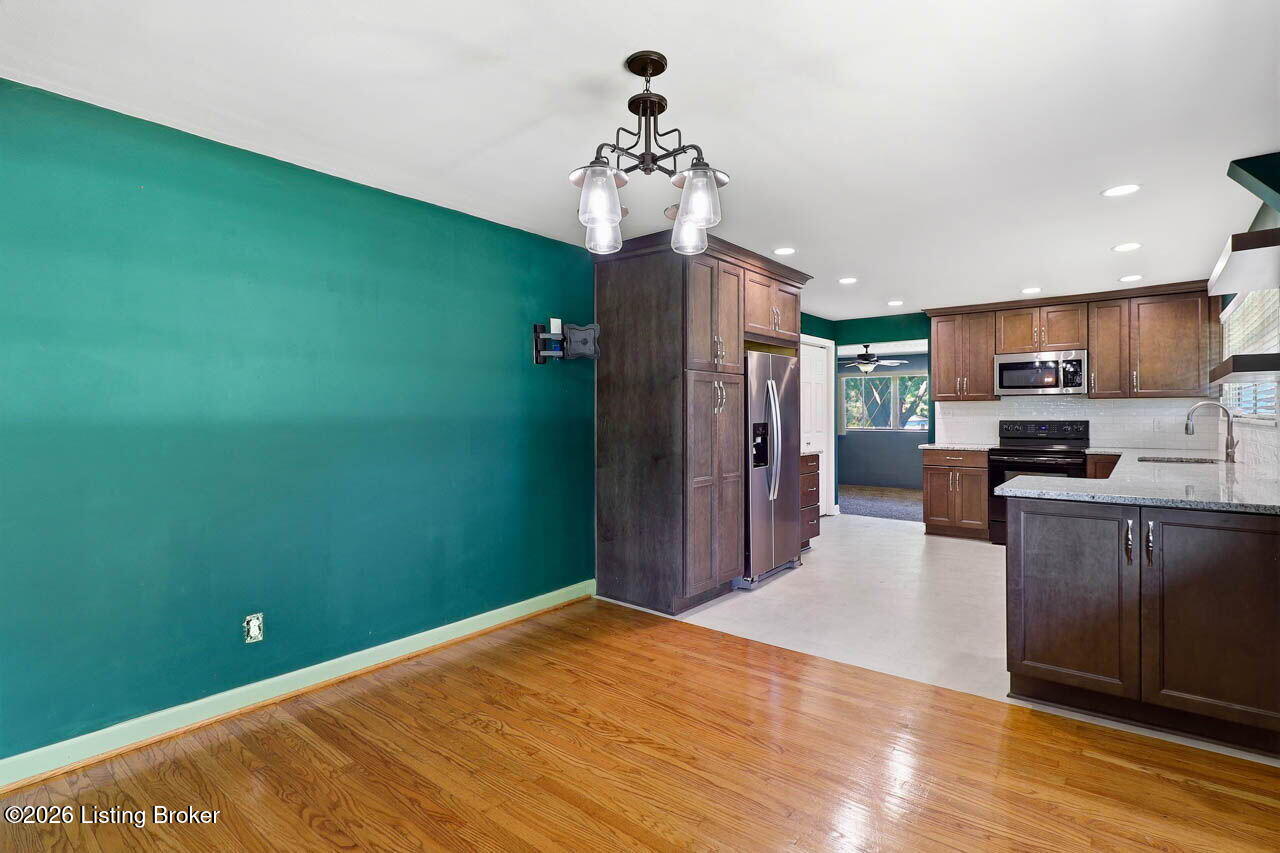 5739 Dorinda Dr
