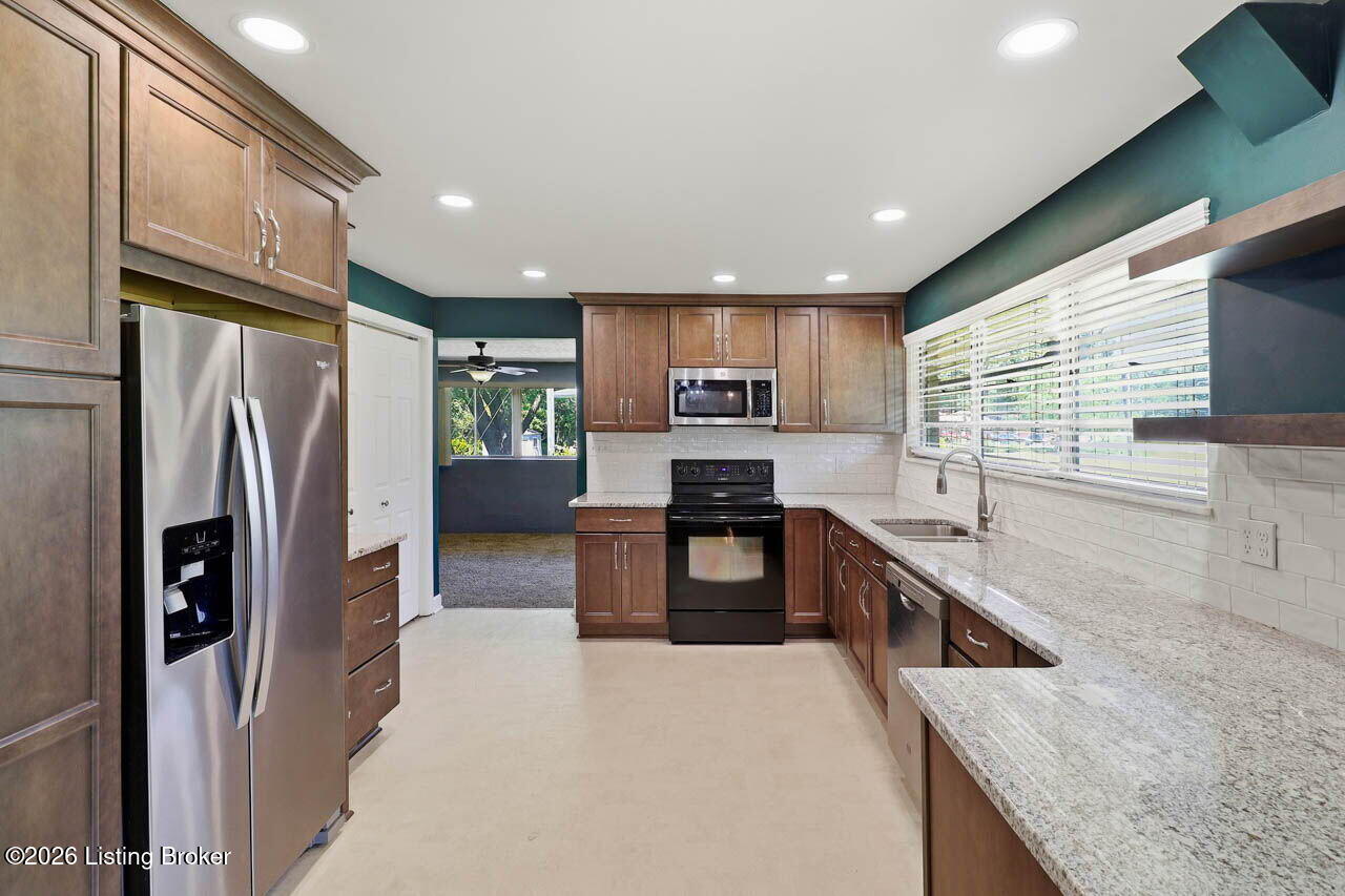 5739 Dorinda Dr