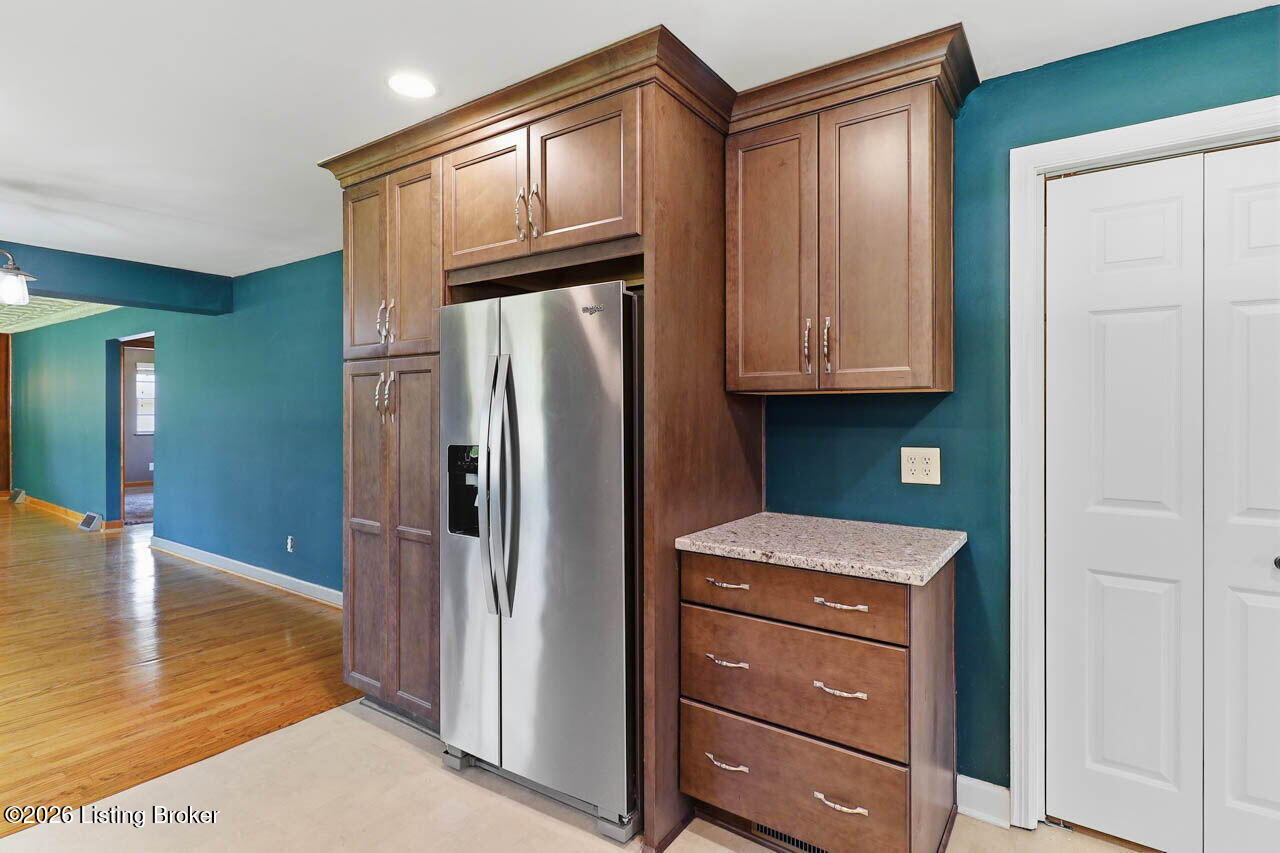 5739 Dorinda Dr