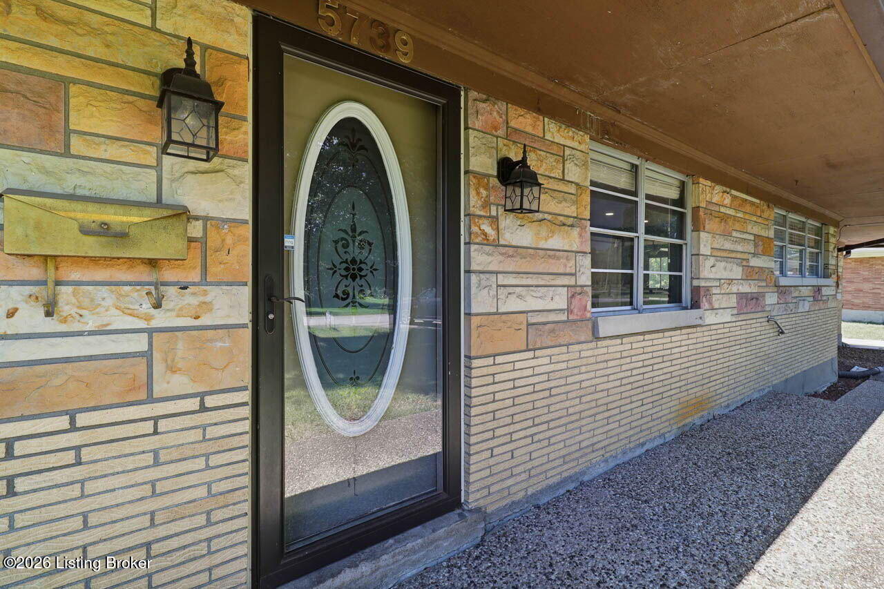 5739 Dorinda Dr