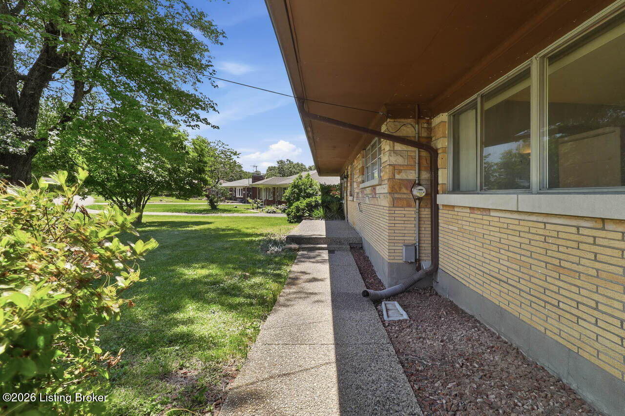 5739 Dorinda Dr