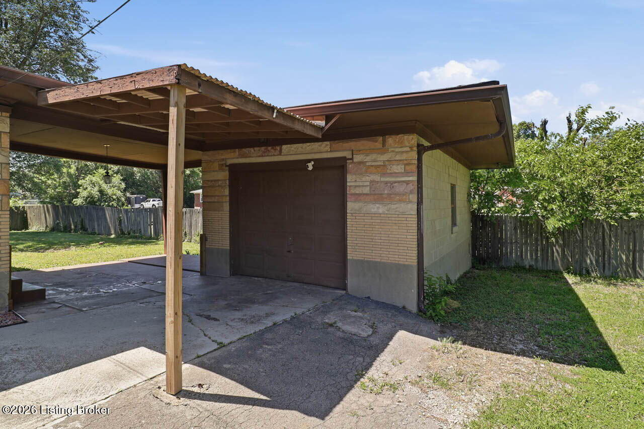 5739 Dorinda Dr