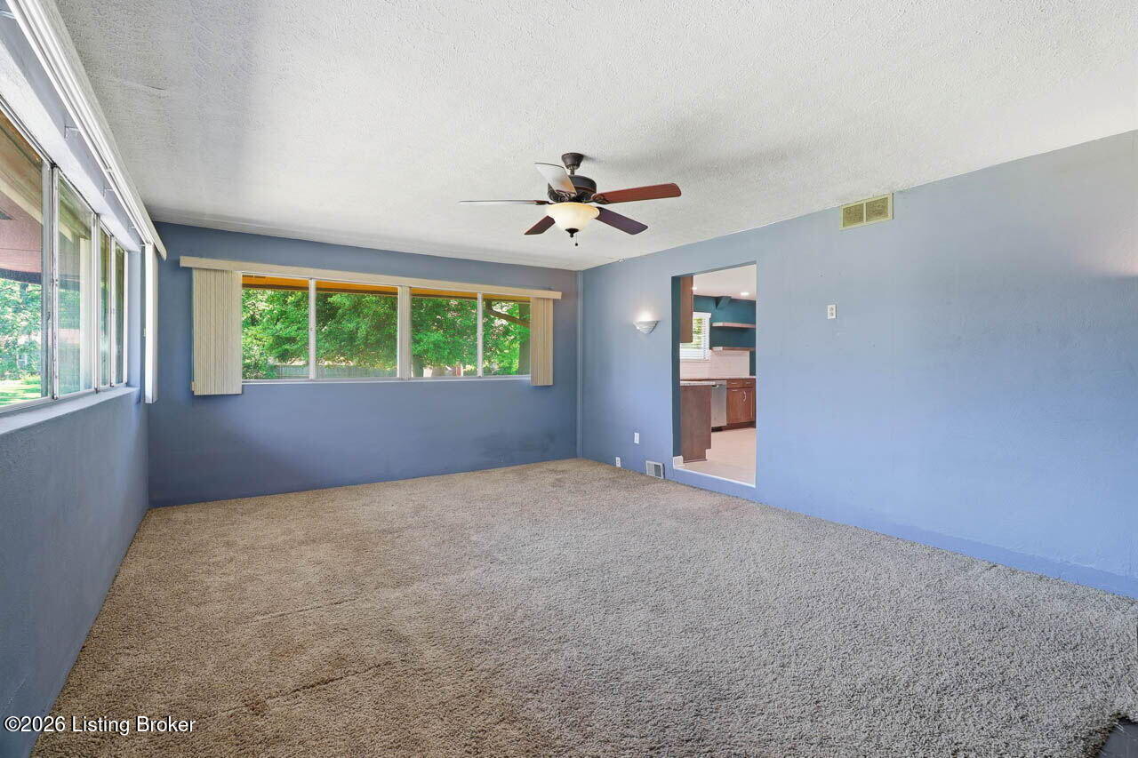 5739 Dorinda Dr