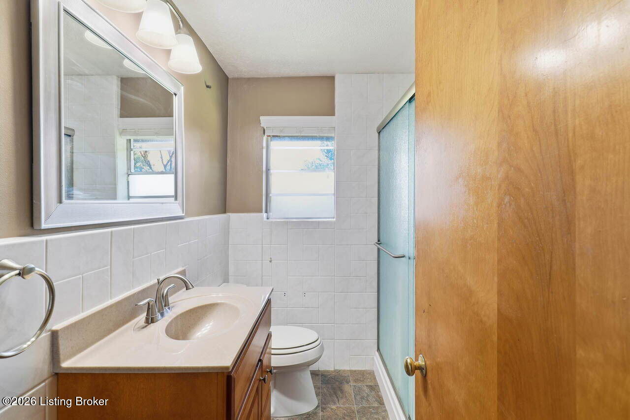 5739 Dorinda Dr