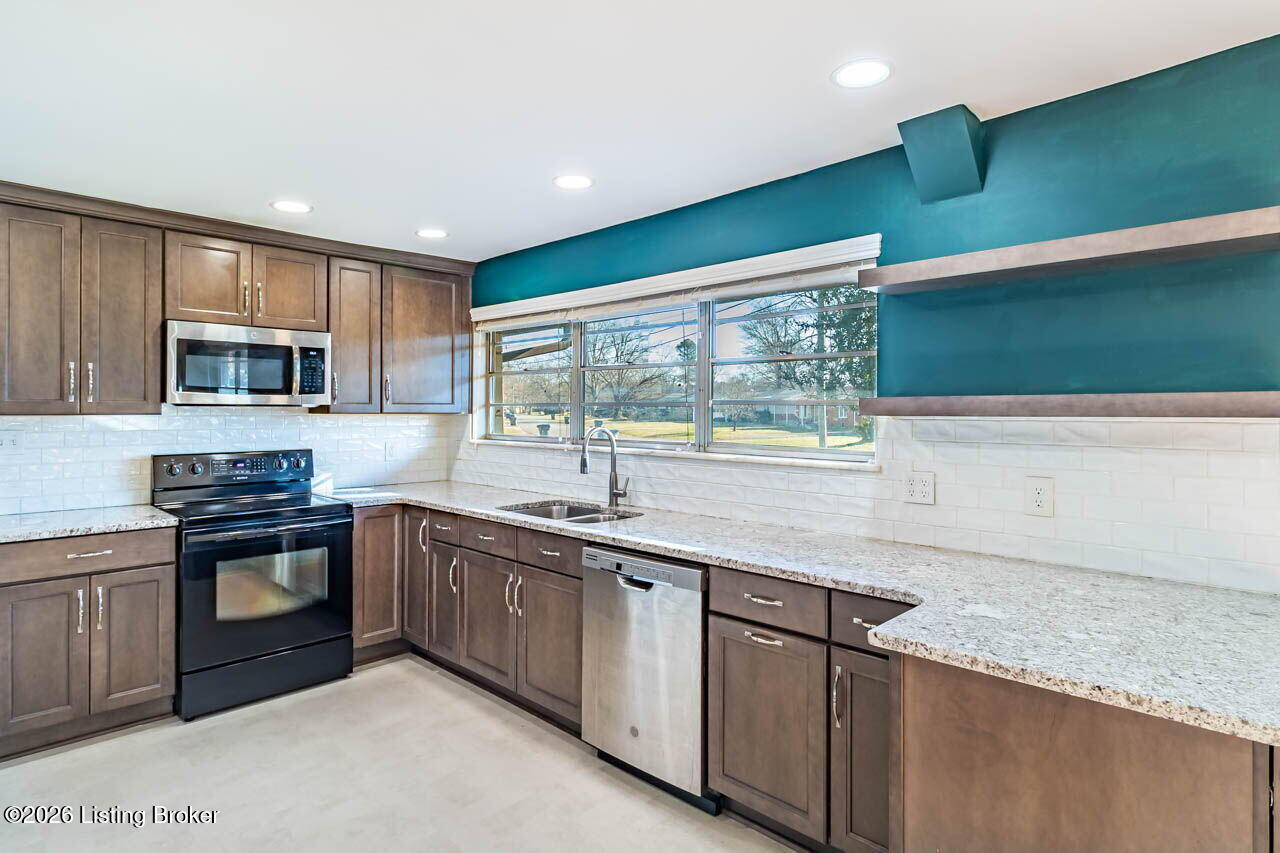 5739 Dorinda Dr