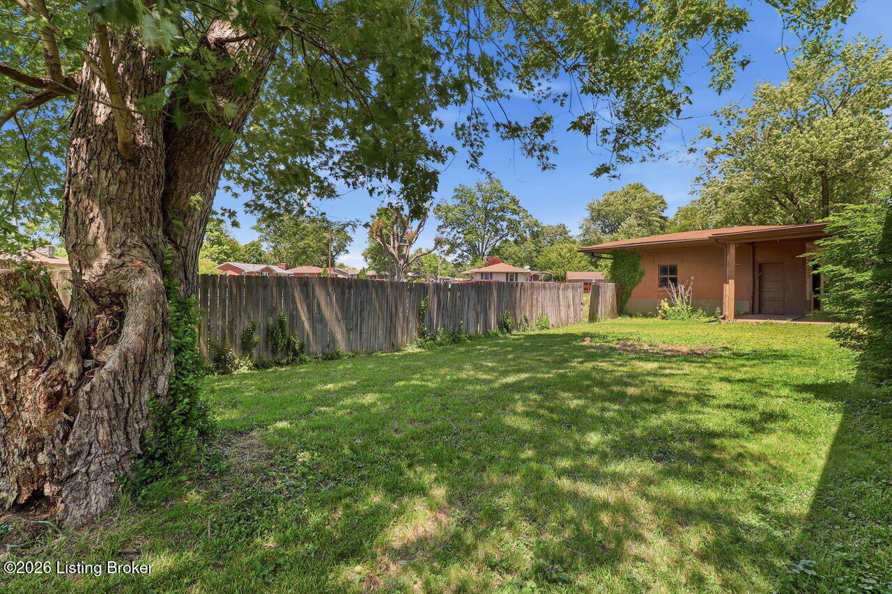 5739 Dorinda Dr