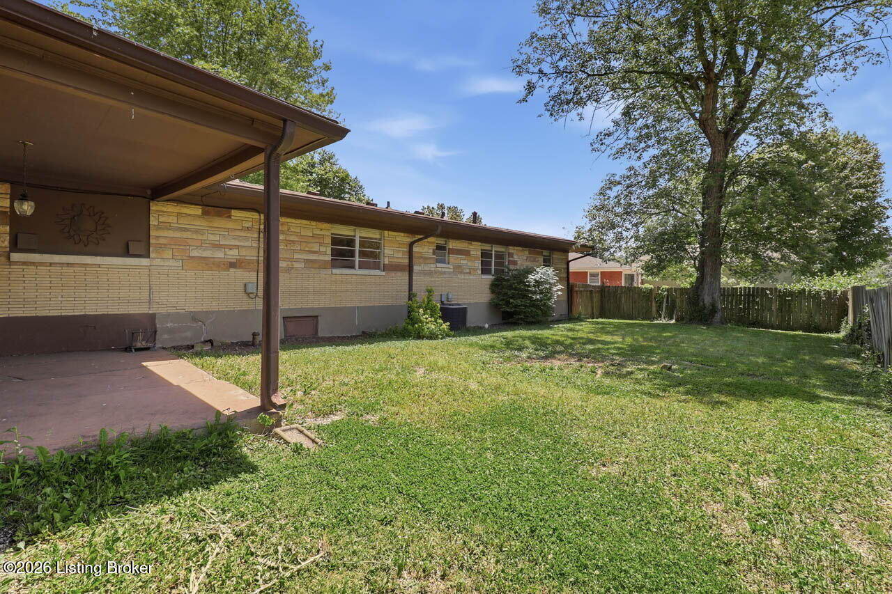 5739 Dorinda Dr