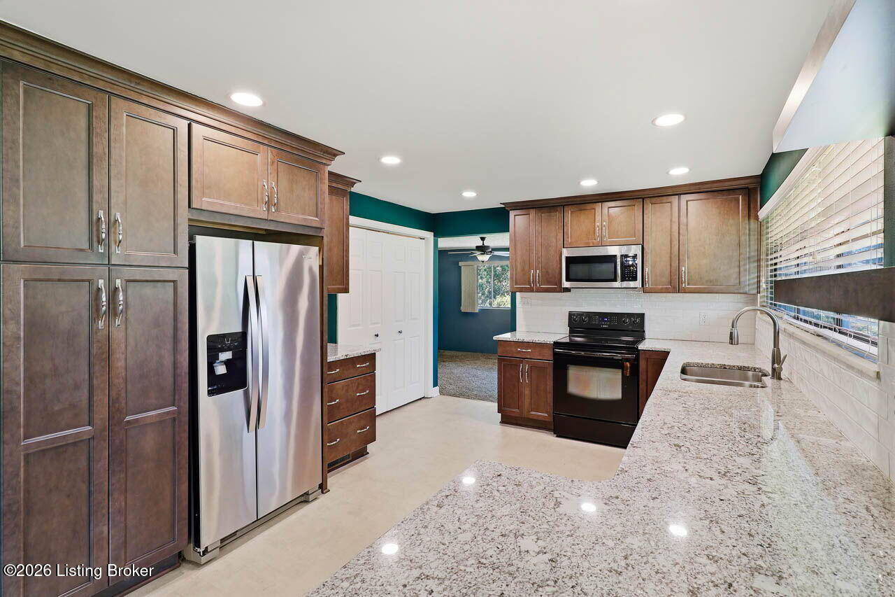 5739 Dorinda Dr