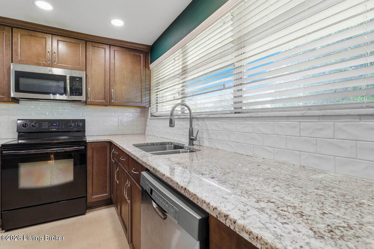 5739 Dorinda Dr