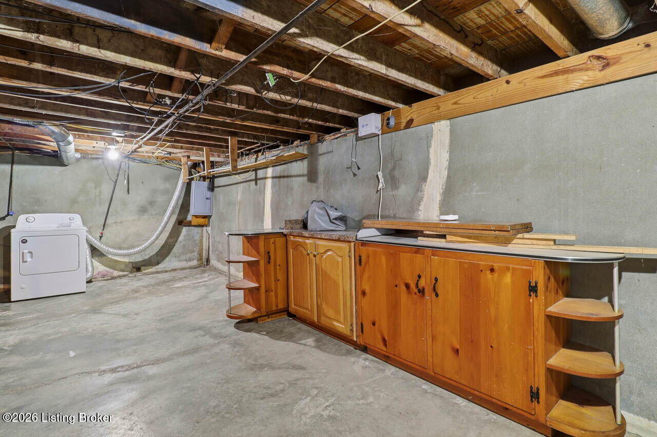 5739 Dorinda Dr