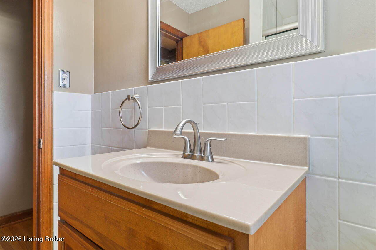 5739 Dorinda Dr