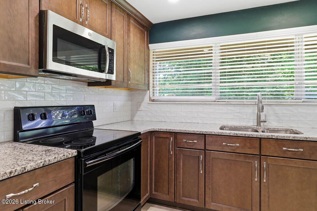 5739 Dorinda Dr