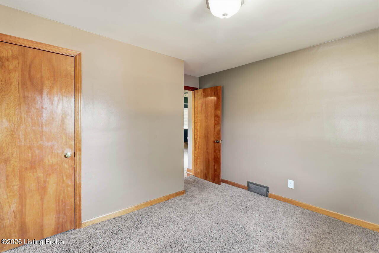 5739 Dorinda Dr