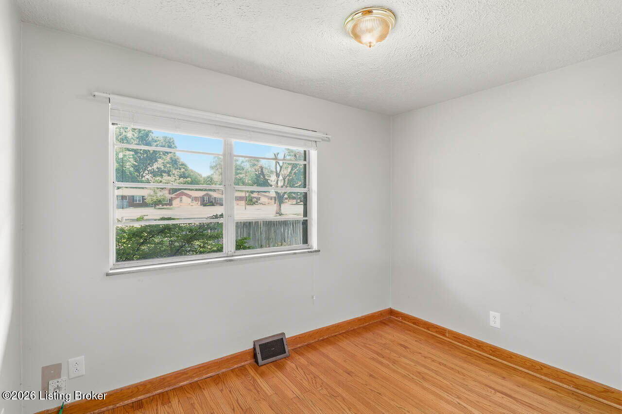 5739 Dorinda Dr