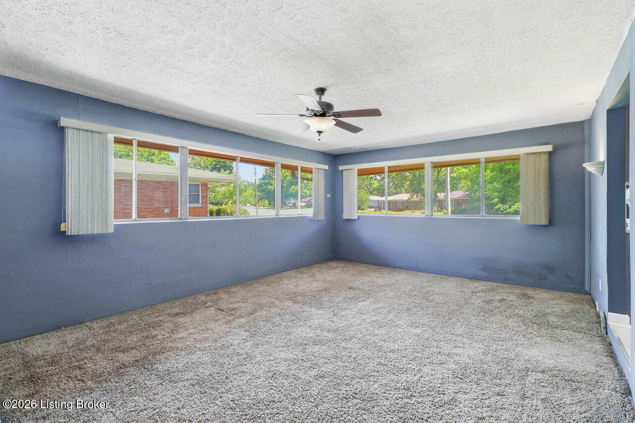 5739 Dorinda Dr