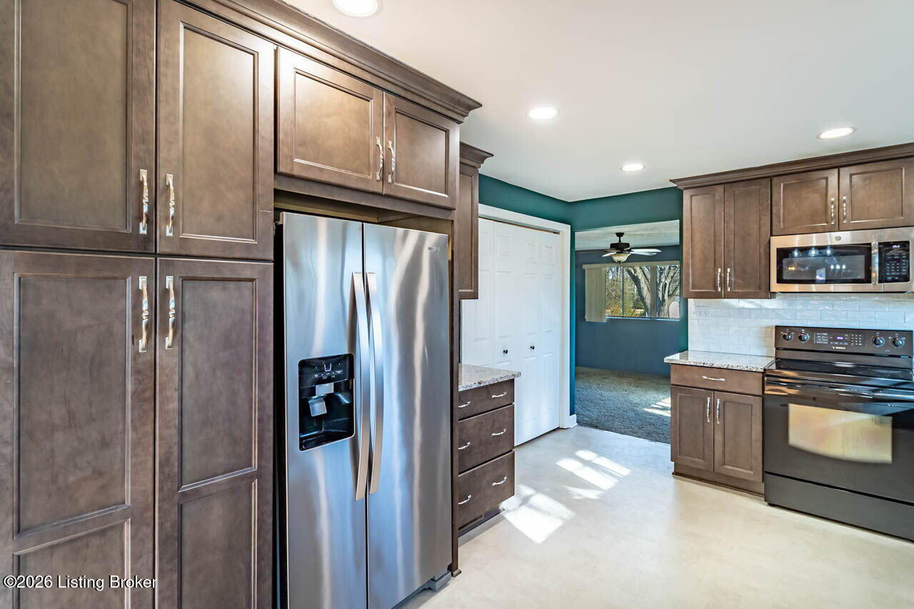 5739 Dorinda Dr