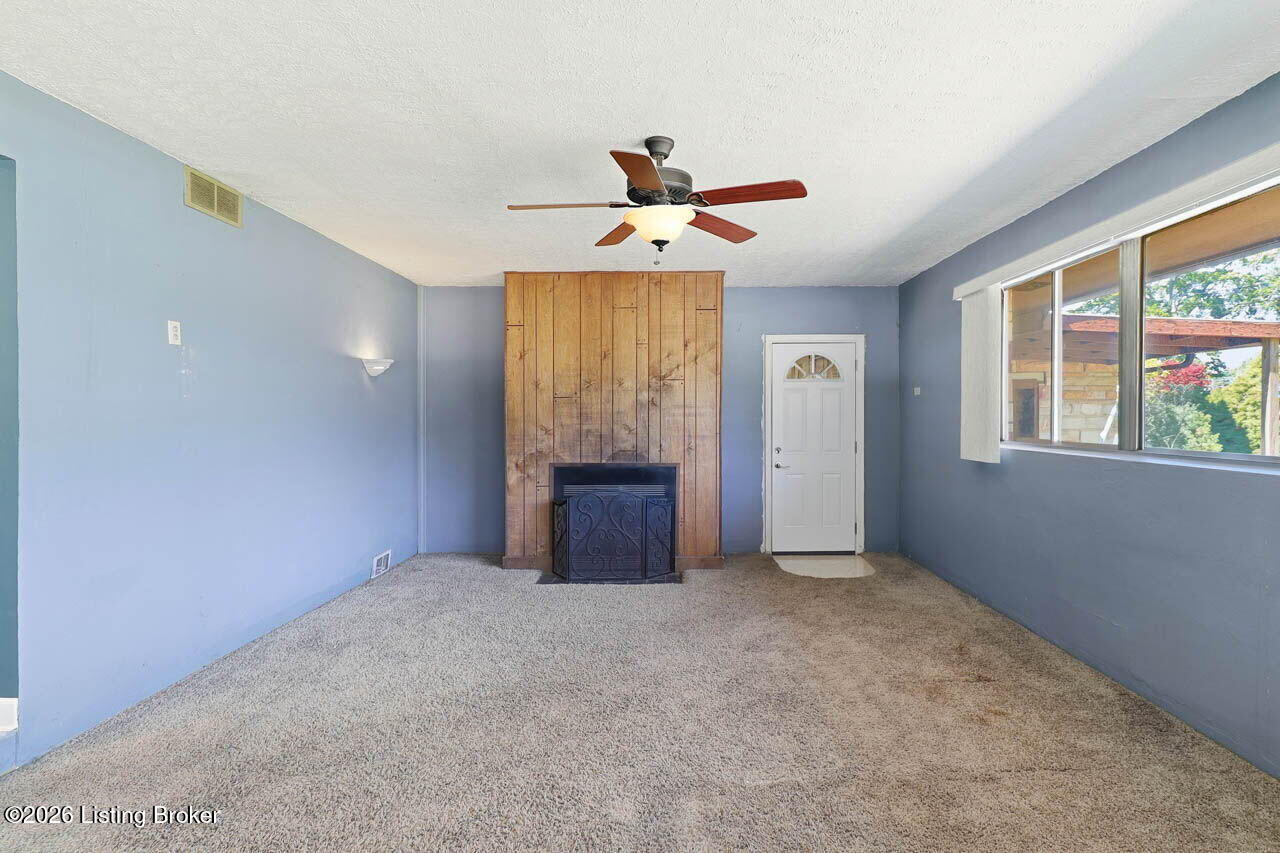 5739 Dorinda Dr