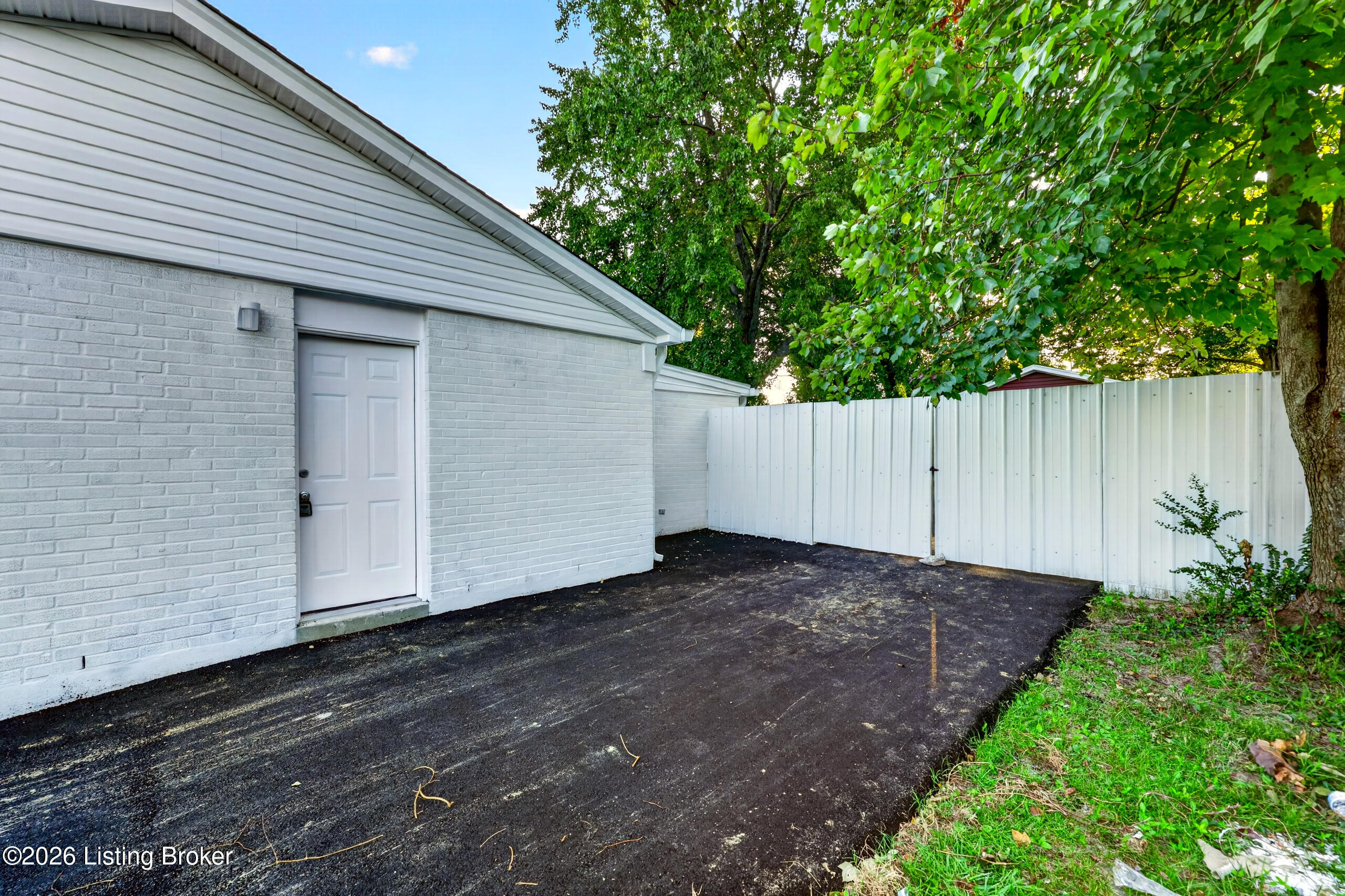 9817 Saturn Dr