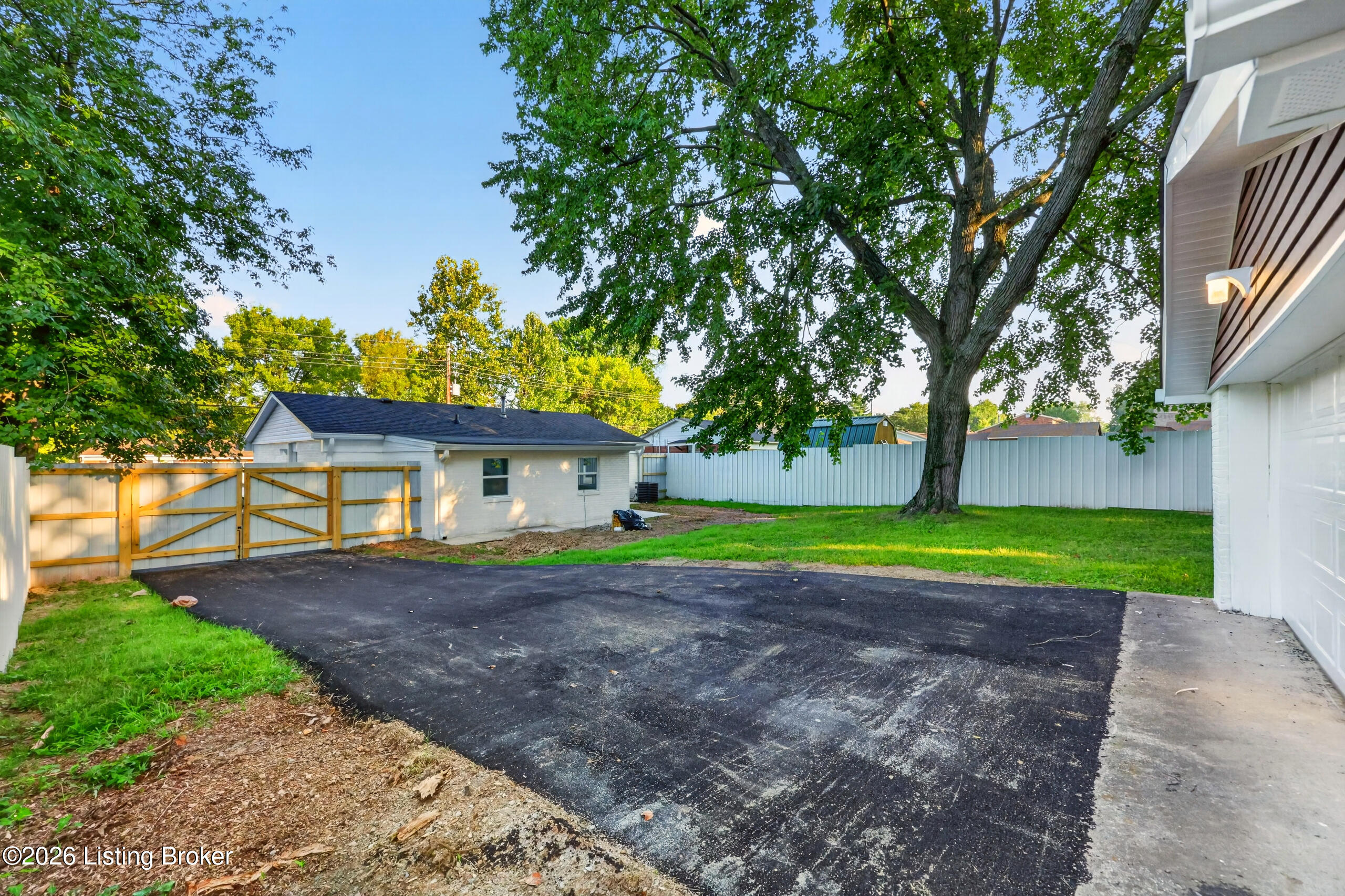 9817 Saturn Dr